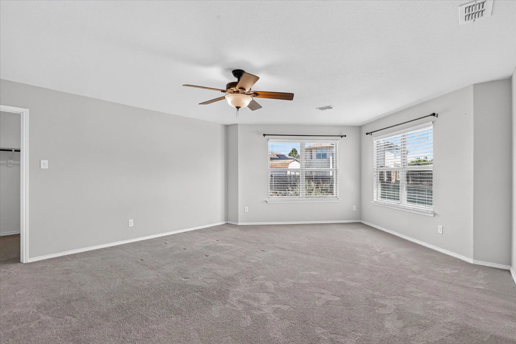 Single Family Residence For Sale in Denton County , 3513 Seaside Drive, Denton, Texas 76208, 4 Bedroom, 3 Bathroom, 2 Garage spaces, 3,225 Sqft, built in 2015, mls#21380173, Real Estate Agent in Denton, Homes For Sale in Denton county, Homes For Sale in Denton, Realtor in Denton Texas, Real Estate Brokerage Independent Realty Texas, Luminita Cordes Realtor