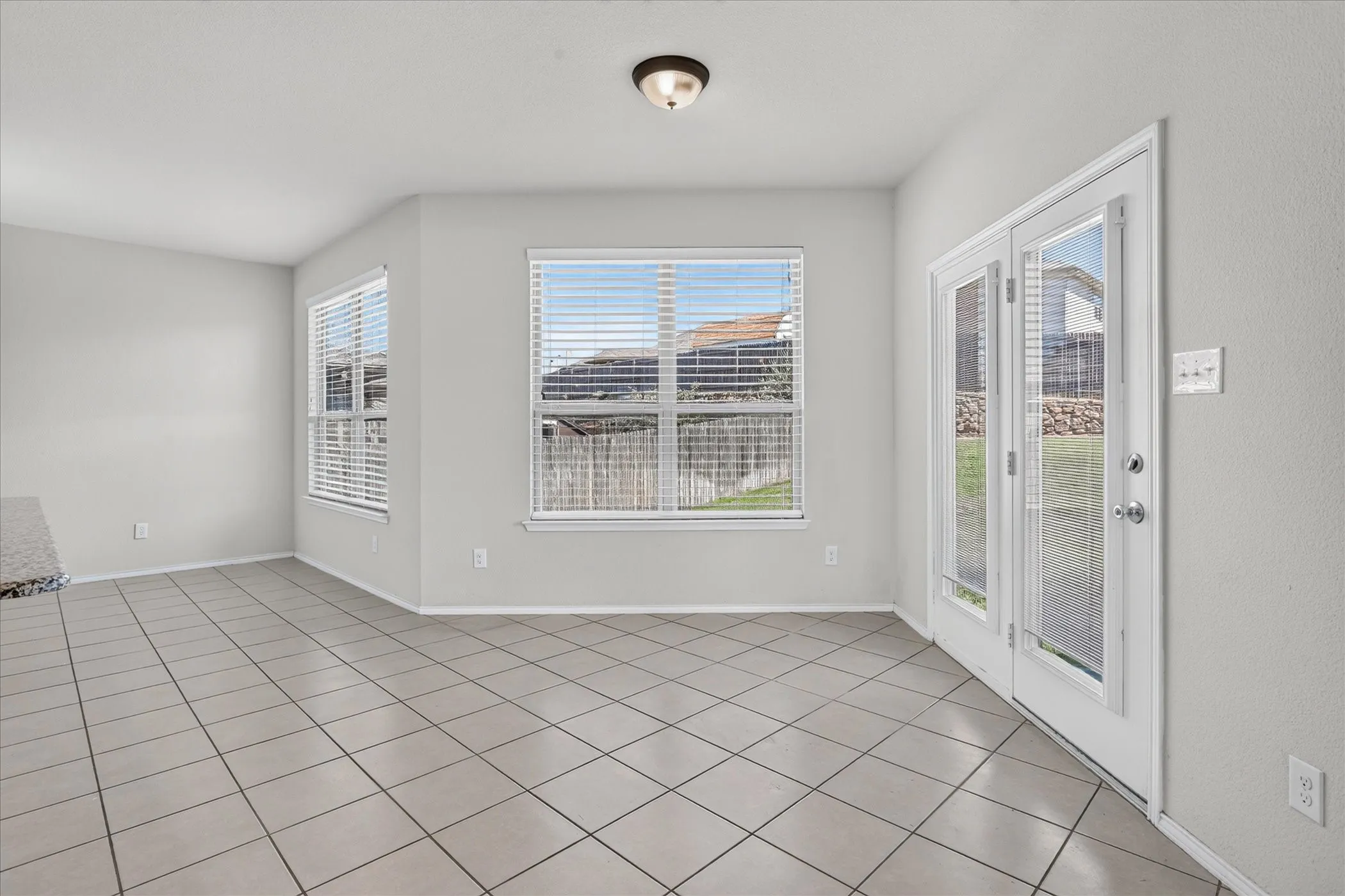 Single Family Residence For Sale in Denton County , 3513 Seaside Drive, Denton, Texas 76208, 4 Bedroom, 3 Bathroom, 2 Garage spaces, 3,225 Sqft, built in 2015, mls#21380173, Real Estate Agent in Denton, Homes For Sale in Denton county, Homes For Sale in Denton, Realtor in Denton Texas, Real Estate Brokerage Independent Realty Texas, Luminita Cordes Realtor