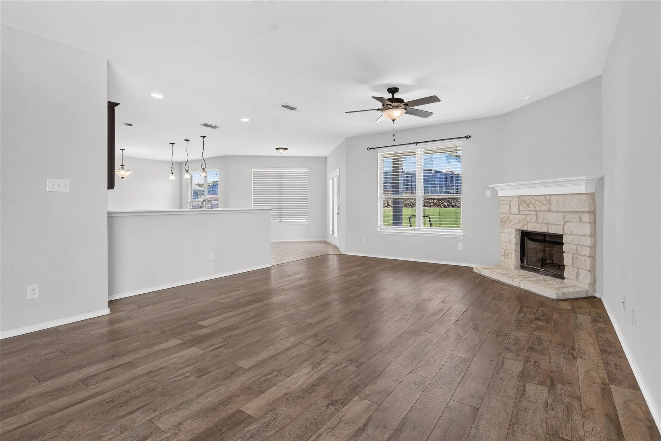 Single Family Residence For Sale in Denton County , 3513 Seaside Drive, Denton, Texas 76208, 4 Bedroom, 3 Bathroom, 2 Garage spaces, 3,225 Sqft, built in 2015, mls#21380173, Real Estate Agent in Denton, Homes For Sale in Denton county, Homes For Sale in Denton, Realtor in Denton Texas, Real Estate Brokerage Independent Realty Texas, Luminita Cordes Realtor