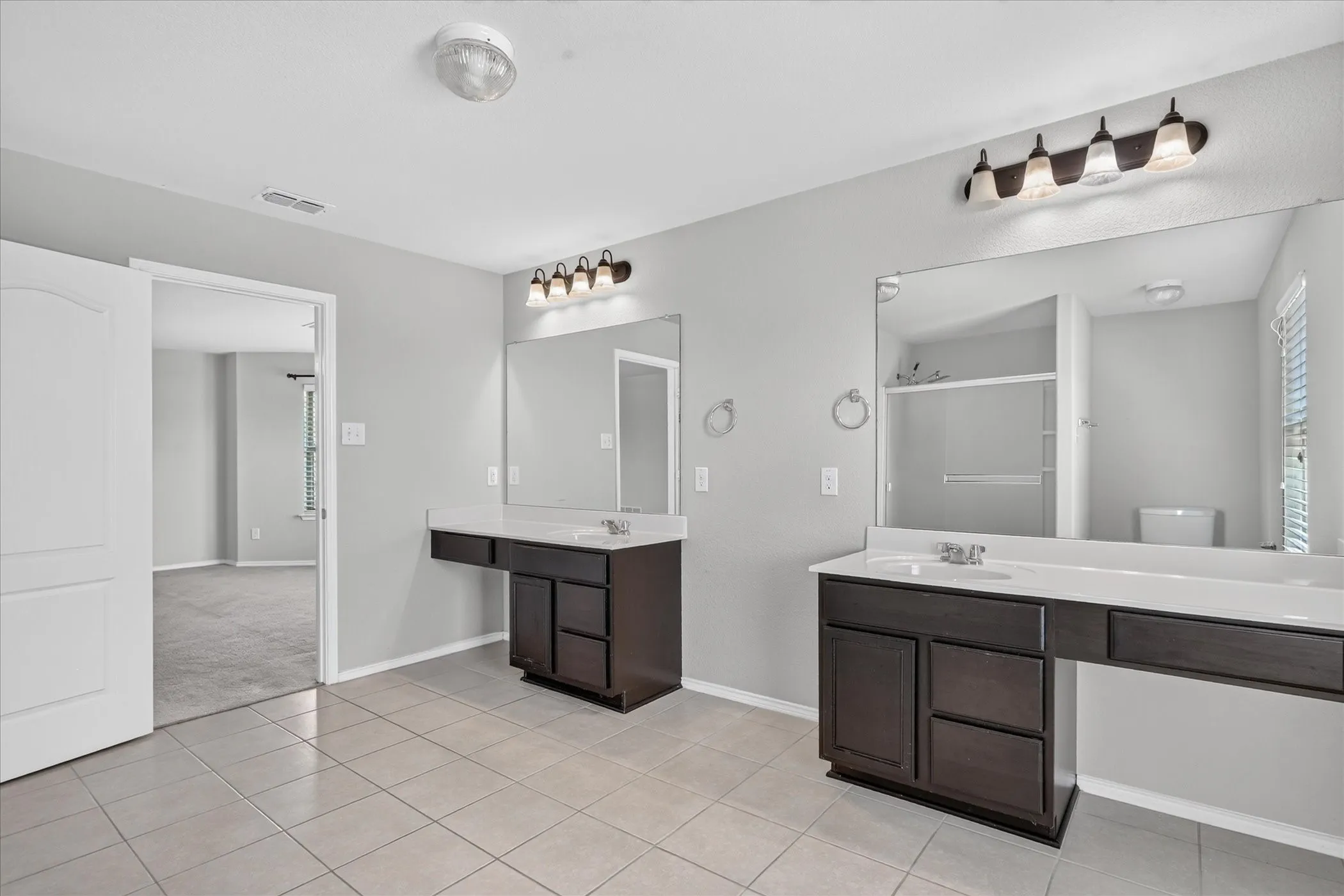 Single Family Residence For Sale in Denton County , 3513 Seaside Drive, Denton, Texas 76208, 4 Bedroom, 3 Bathroom, 2 Garage spaces, 3,225 Sqft, built in 2015, mls#21380173, Real Estate Agent in Denton, Homes For Sale in Denton county, Homes For Sale in Denton, Realtor in Denton Texas, Real Estate Brokerage Independent Realty Texas, Luminita Cordes Realtor