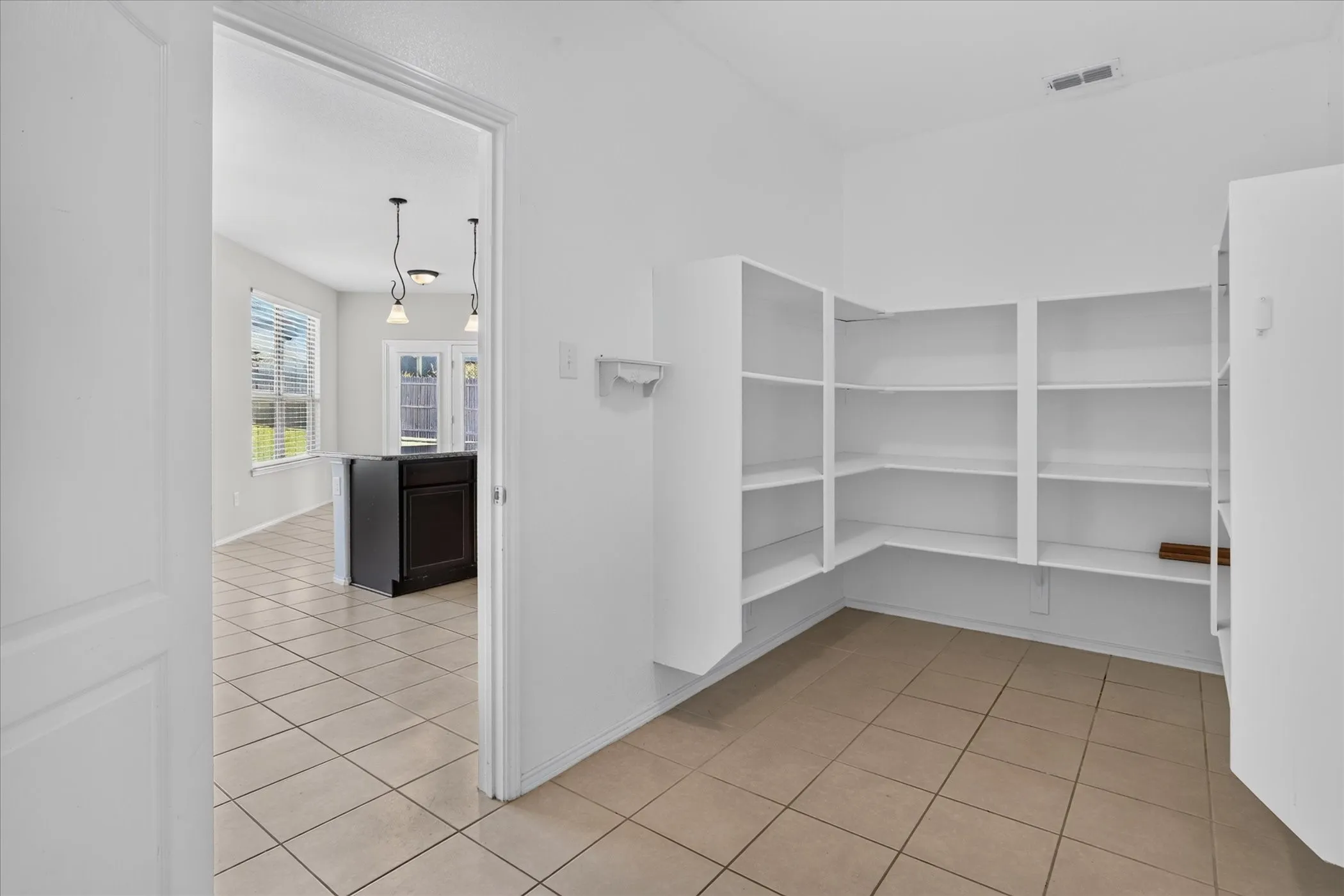 Single Family Residence For Sale in Denton County , 3513 Seaside Drive, Denton, Texas 76208, 4 Bedroom, 3 Bathroom, 2 Garage spaces, 3,225 Sqft, built in 2015, mls#21380173, Real Estate Agent in Denton, Homes For Sale in Denton county, Homes For Sale in Denton, Realtor in Denton Texas, Real Estate Brokerage Independent Realty Texas, Luminita Cordes Realtor