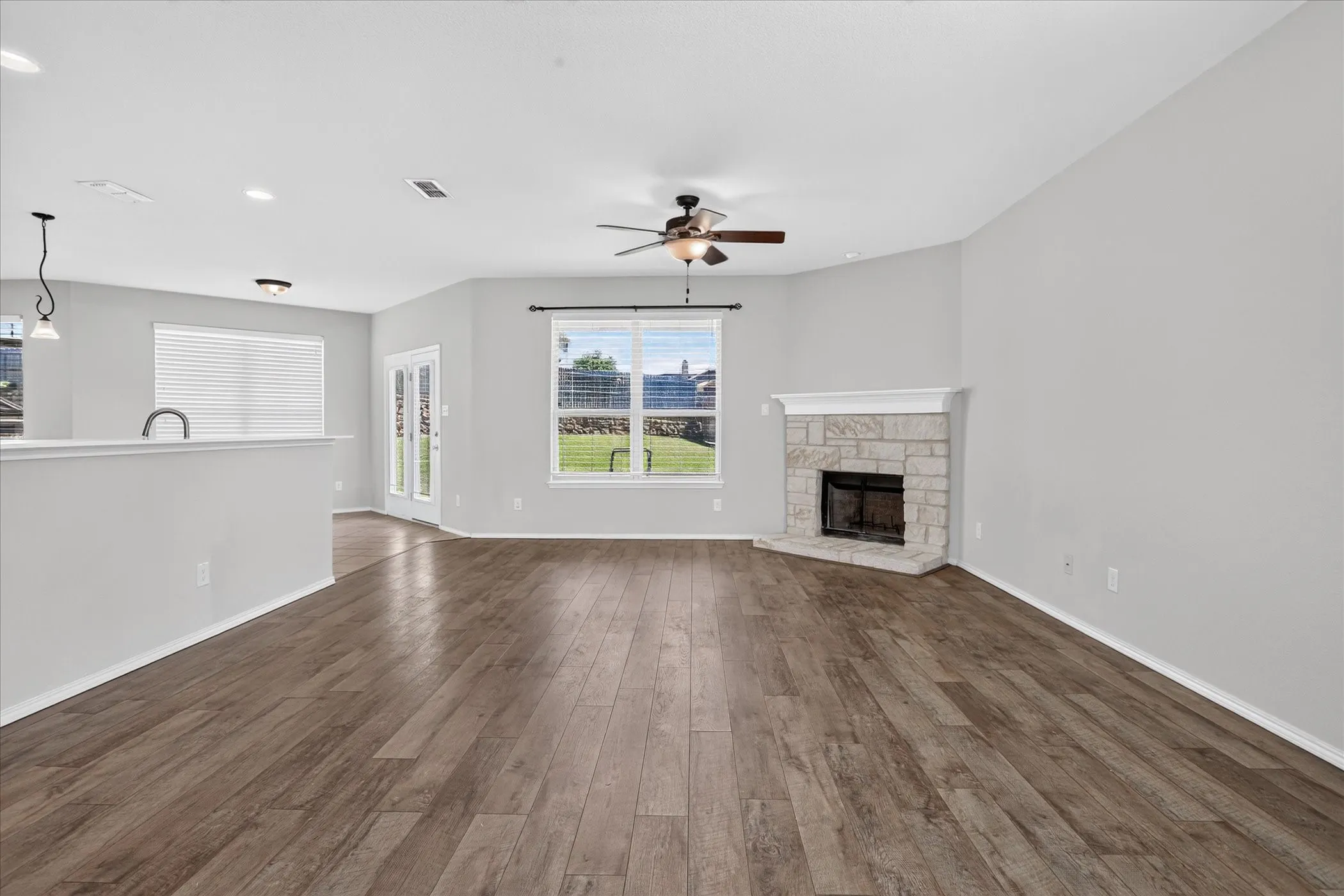 Single Family Residence For Sale in Denton County , 3513 Seaside Drive, Denton, Texas 76208, 4 Bedroom, 3 Bathroom, 2 Garage spaces, 3,225 Sqft, built in 2015, mls#21380173, Real Estate Agent in Denton, Homes For Sale in Denton county, Homes For Sale in Denton, Realtor in Denton Texas, Real Estate Brokerage Independent Realty Texas, Luminita Cordes Realtor
