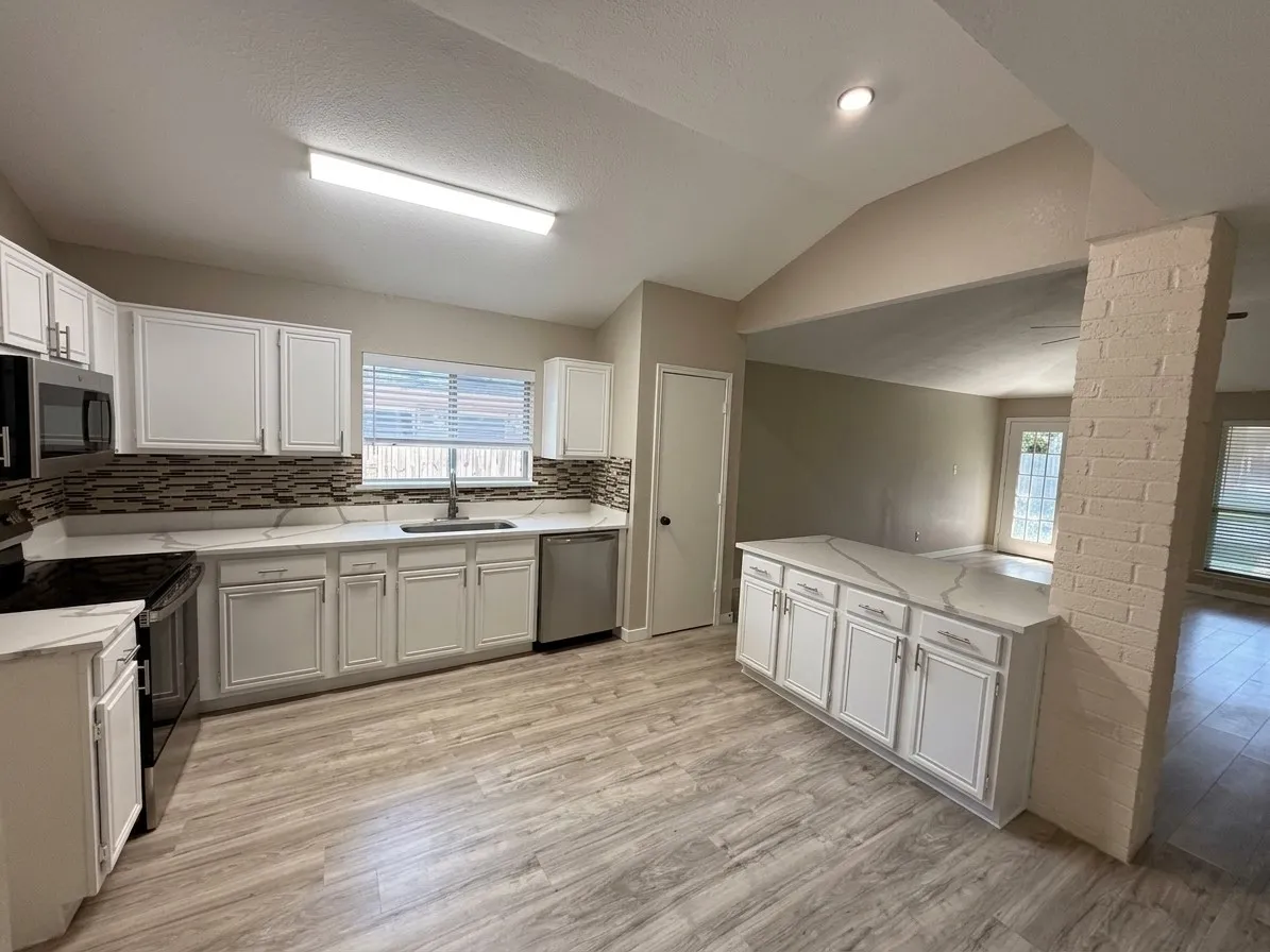 Single Family Residence For Sale in Tarrant County , 4040 Staghorn Circle N, Fort Worth, Texas 76137, 3 Bedroom, 2 Bathroom, 2 Garage spaces, 1,800 Sqft, built in 1992, mls#21380130, Real Estate Agent in Fort Worth, Homes For Sale in Tarrant county, Homes For Sale in Fort Worth, Realtor in Fort Worth Texas, Real Estate Brokerage Independent Realty Texas, Luminita Cordes Realtor