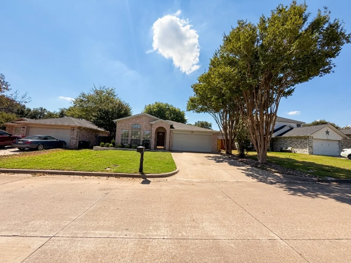 Single Family Residence For Sale in Tarrant County , 4040 Staghorn Circle N, Fort Worth, Texas 76137, 3 Bedroom, 2 Bathroom, 2 Garage spaces, 1,800 Sqft, built in 1992, mls#21380130, Real Estate Agent in Fort Worth, Homes For Sale in Tarrant county, Homes For Sale in Fort Worth, Realtor in Fort Worth Texas, Real Estate Brokerage Independent Realty Texas, Luminita Cordes Realtor