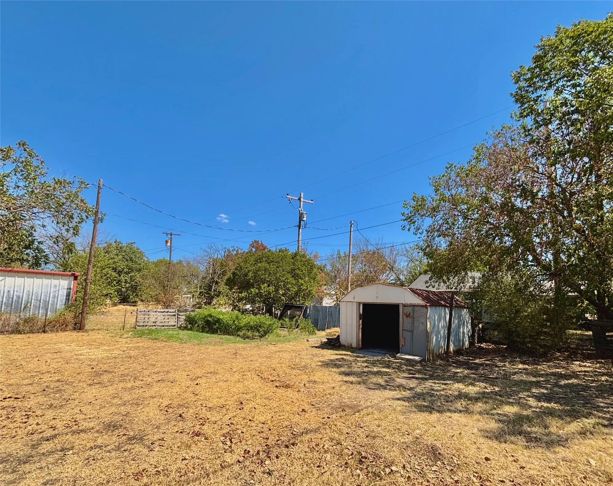 Single Family Residence For Sale in Montague County , 600 Travis Street, Nocona, Texas 76255, 3 Bedroom, 2 Bathroom, Garage spaces, 1,284 Sqft, built in 1950, mls#21380182, Real Estate Agent in Nocona, Homes For Sale in Montague county, Homes For Sale in Nocona, Realtor in Nocona Texas, Real Estate Brokerage Independent Realty Texas, Luminita Cordes Realtor