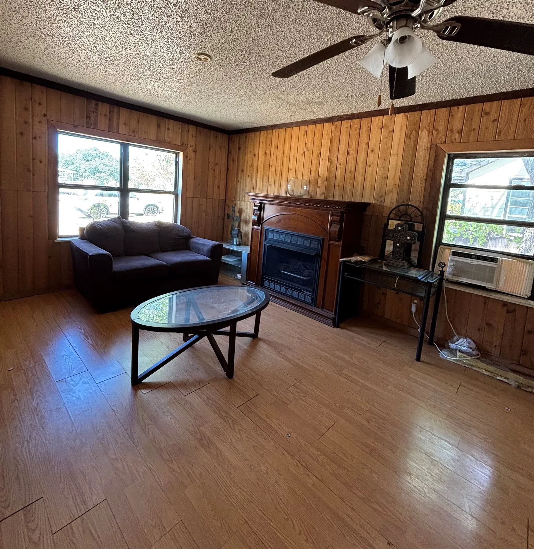 Single Family Residence For Sale in Montague County , 600 Travis Street, Nocona, Texas 76255, 3 Bedroom, 2 Bathroom, Garage spaces, 1,284 Sqft, built in 1950, mls#21380182, Real Estate Agent in Nocona, Homes For Sale in Montague county, Homes For Sale in Nocona, Realtor in Nocona Texas, Real Estate Brokerage Independent Realty Texas, Luminita Cordes Realtor