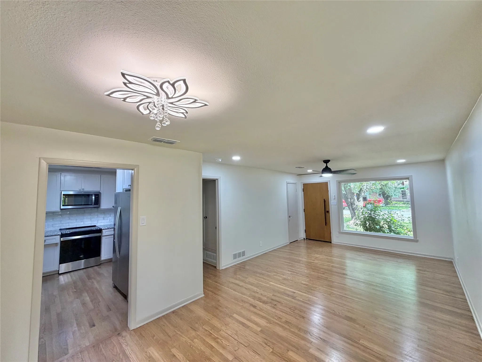 Single Family Residence For Sale in Denton County , 1812 Carlton Street, Denton, Texas 76201, 3 Bedroom, 2 Bathroom, 1 Garage spaces, 1,134 Sqft, built in 1956, mls#21380091, Real Estate Agent in Denton, Homes For Sale in Denton county, Homes For Sale in Denton, Realtor in Denton Texas, Real Estate Brokerage Independent Realty Texas, Luminita Cordes Realtor