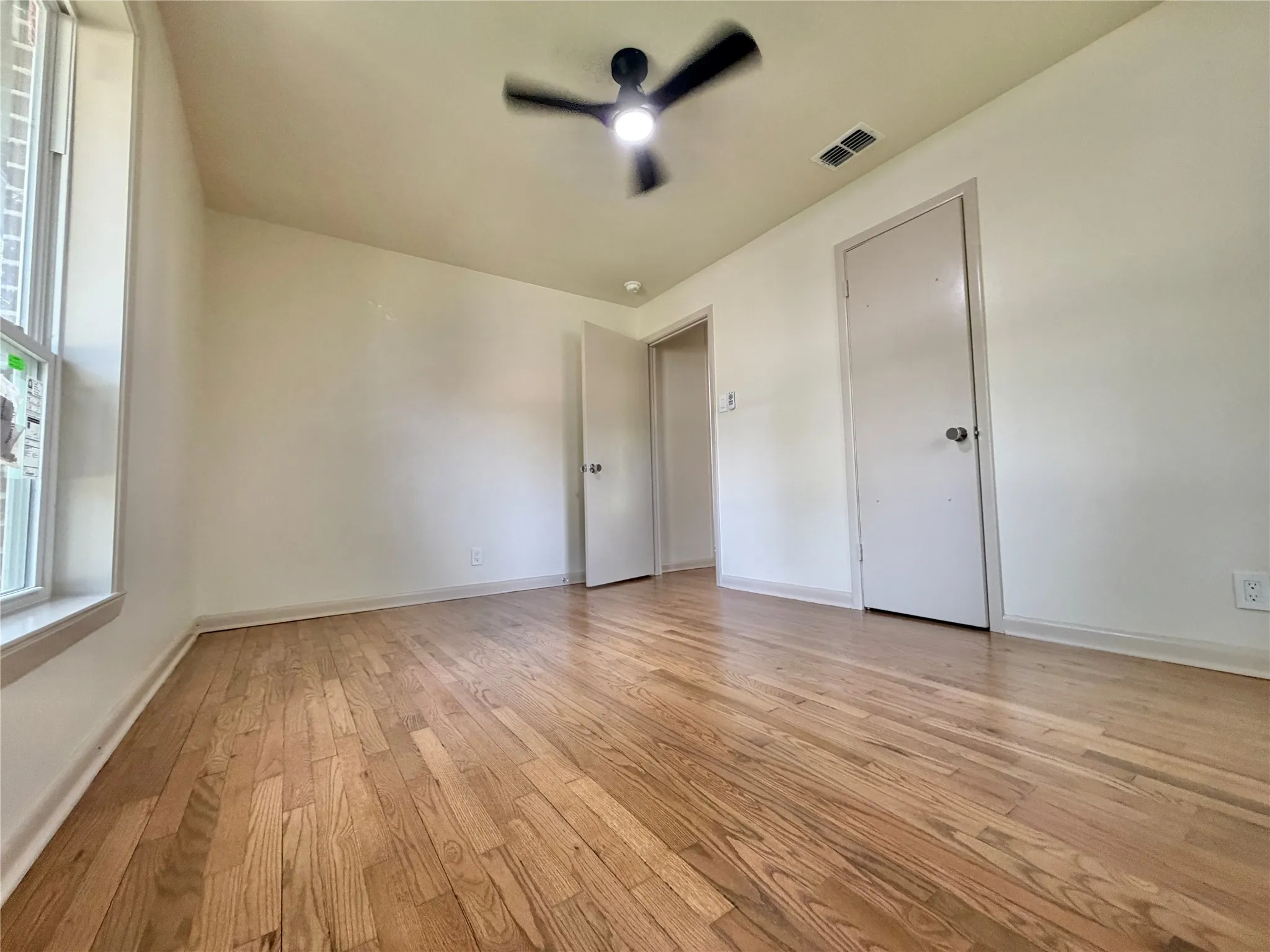 Single Family Residence For Sale in Denton County , 1812 Carlton Street, Denton, Texas 76201, 3 Bedroom, 2 Bathroom, 1 Garage spaces, 1,134 Sqft, built in 1956, mls#21380091, Real Estate Agent in Denton, Homes For Sale in Denton county, Homes For Sale in Denton, Realtor in Denton Texas, Real Estate Brokerage Independent Realty Texas, Luminita Cordes Realtor