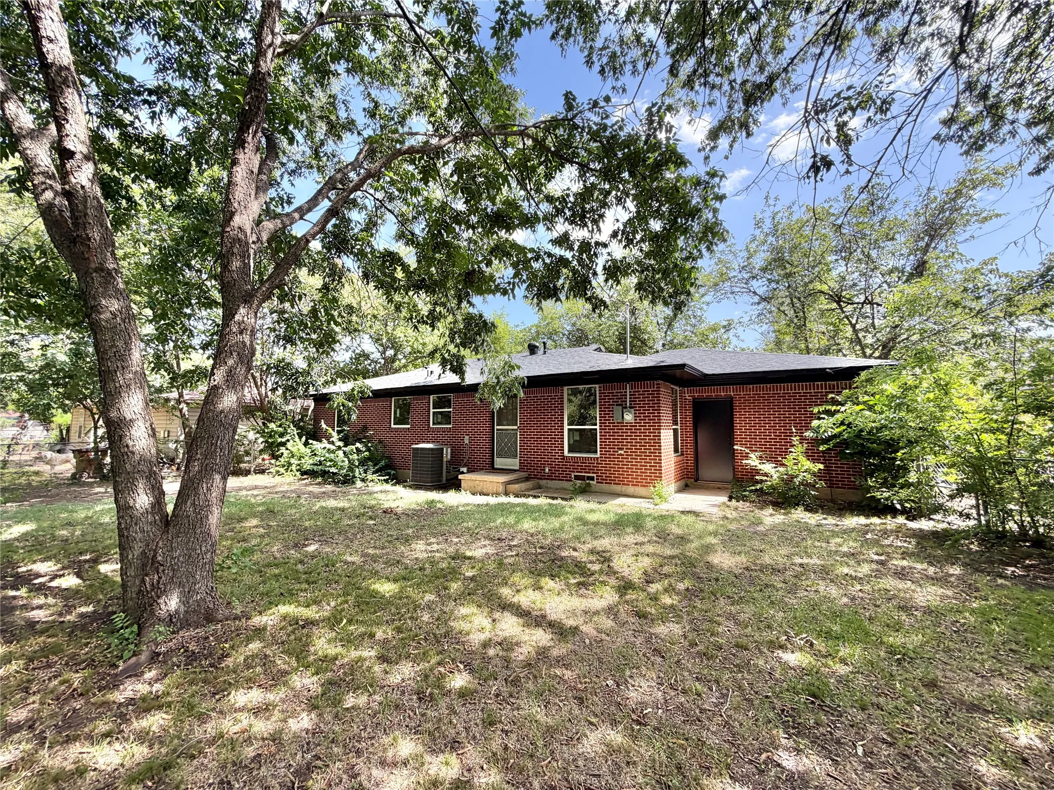 Single Family Residence For Sale in Denton County , 1812 Carlton Street, Denton, Texas 76201, 3 Bedroom, 2 Bathroom, 1 Garage spaces, 1,134 Sqft, built in 1956, mls#21380091, Real Estate Agent in Denton, Homes For Sale in Denton county, Homes For Sale in Denton, Realtor in Denton Texas, Real Estate Brokerage Independent Realty Texas, Luminita Cordes Realtor