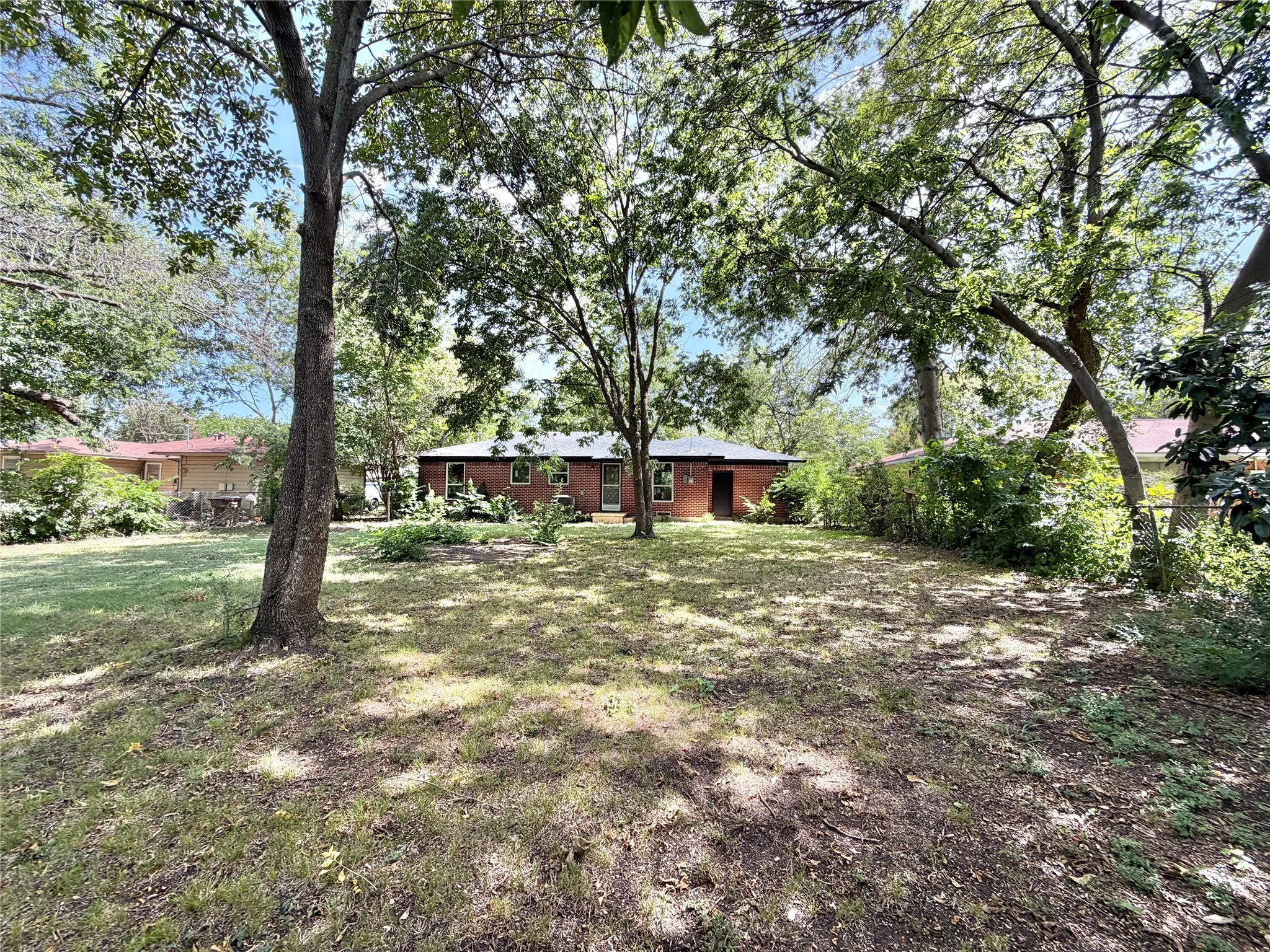 Single Family Residence For Sale in Denton County , 1812 Carlton Street, Denton, Texas 76201, 3 Bedroom, 2 Bathroom, 1 Garage spaces, 1,134 Sqft, built in 1956, mls#21380091, Real Estate Agent in Denton, Homes For Sale in Denton county, Homes For Sale in Denton, Realtor in Denton Texas, Real Estate Brokerage Independent Realty Texas, Luminita Cordes Realtor