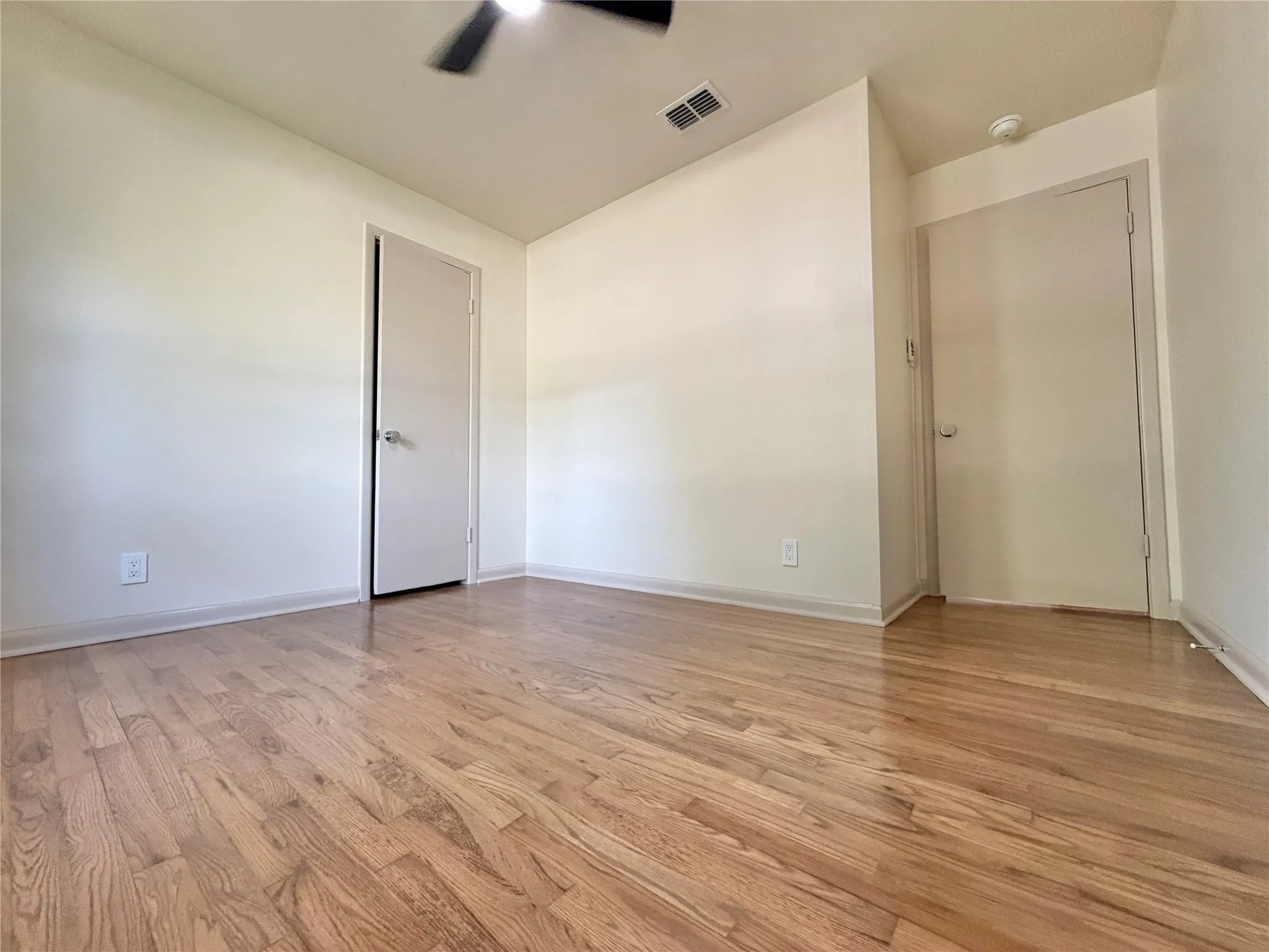 Single Family Residence For Sale in Denton County , 1812 Carlton Street, Denton, Texas 76201, 3 Bedroom, 2 Bathroom, 1 Garage spaces, 1,134 Sqft, built in 1956, mls#21380091, Real Estate Agent in Denton, Homes For Sale in Denton county, Homes For Sale in Denton, Realtor in Denton Texas, Real Estate Brokerage Independent Realty Texas, Luminita Cordes Realtor