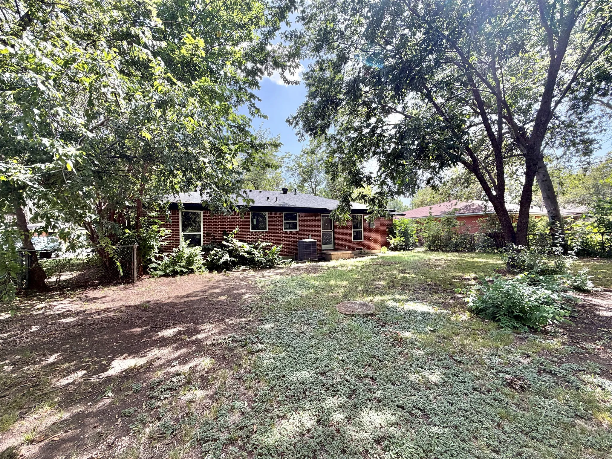 Single Family Residence For Sale in Denton County , 1812 Carlton Street, Denton, Texas 76201, 3 Bedroom, 2 Bathroom, 1 Garage spaces, 1,134 Sqft, built in 1956, mls#21380091, Real Estate Agent in Denton, Homes For Sale in Denton county, Homes For Sale in Denton, Realtor in Denton Texas, Real Estate Brokerage Independent Realty Texas, Luminita Cordes Realtor