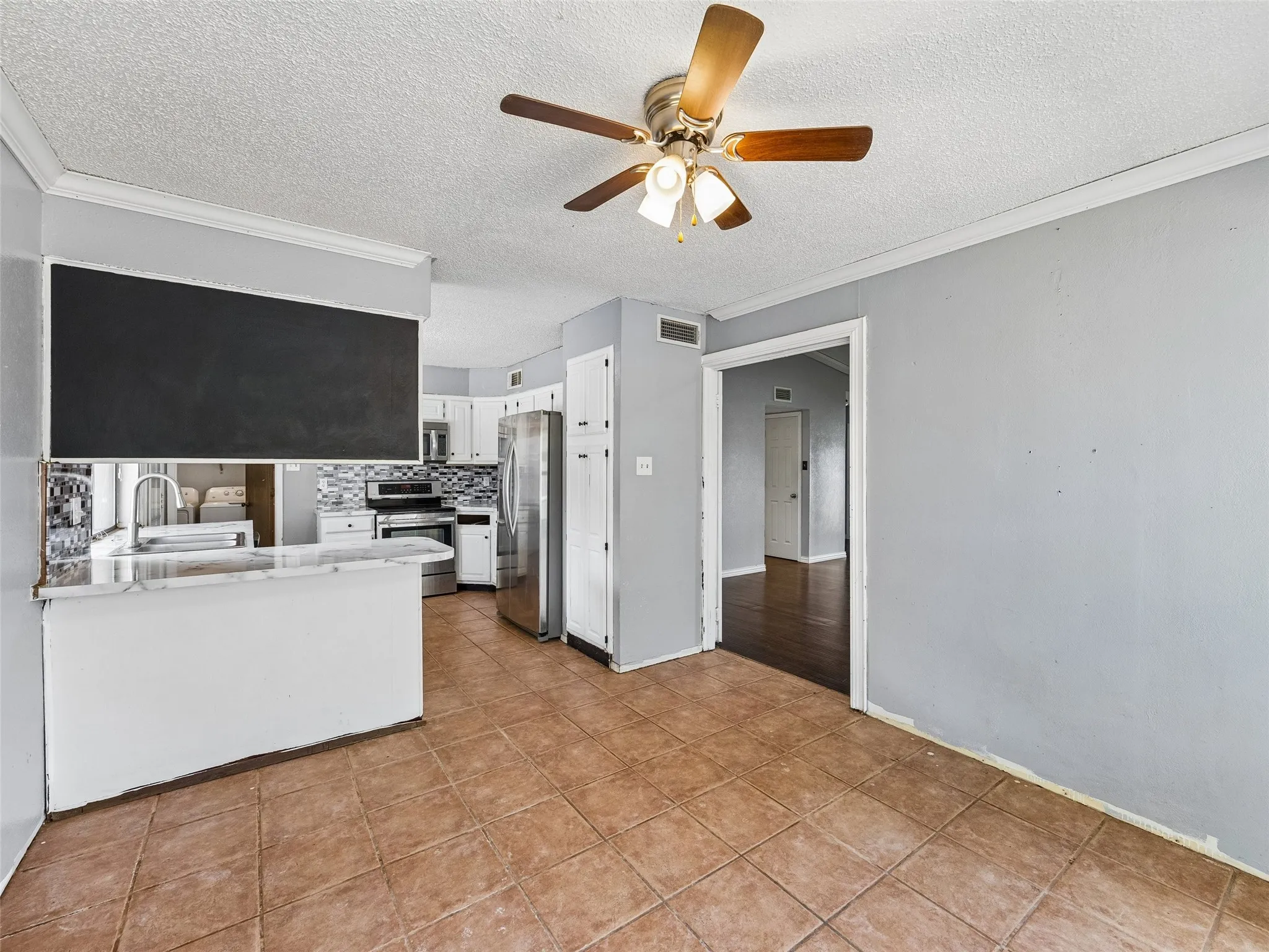 Single Family Residence For Sale in Denton County , 733 Red Wing Drive, Lewisville, Texas 75067, 3 Bedroom, 2 Bathroom, 2 Garage spaces, 1,581 Sqft, built in 1978, mls#21379960, Real Estate Agent in Lewisville, Homes For Sale in Denton county, Homes For Sale in Lewisville, Realtor in Lewisville Texas, Real Estate Brokerage Independent Realty Texas, Luminita Cordes Realtor