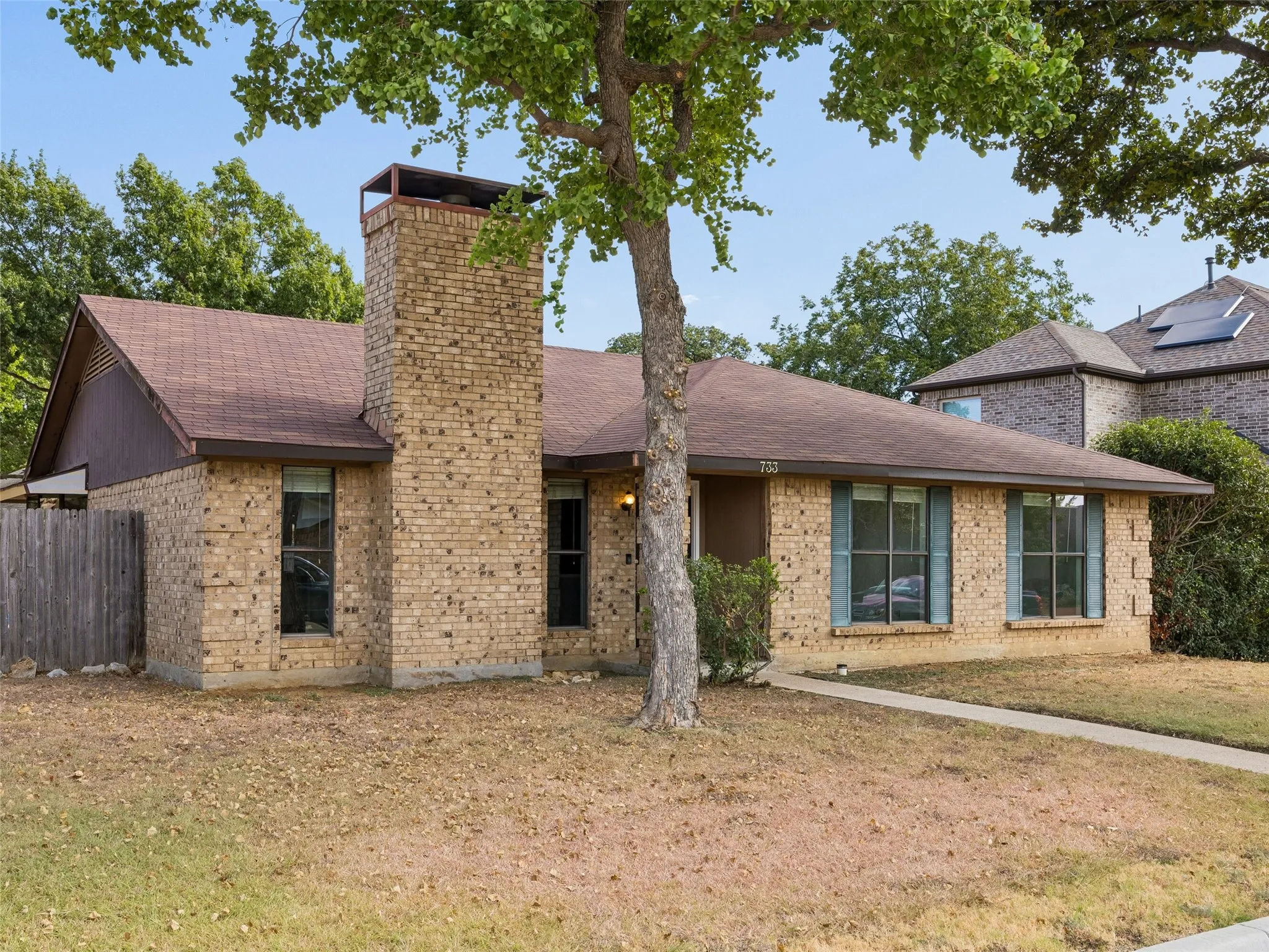 Single Family Residence For Sale in Denton County , 733 Red Wing Drive, Lewisville, Texas 75067, 3 Bedroom, 2 Bathroom, 2 Garage spaces, 1,581 Sqft, built in 1978, mls#21379960, Real Estate Agent in Lewisville, Homes For Sale in Denton county, Homes For Sale in Lewisville, Realtor in Lewisville Texas, Real Estate Brokerage Independent Realty Texas, Luminita Cordes Realtor