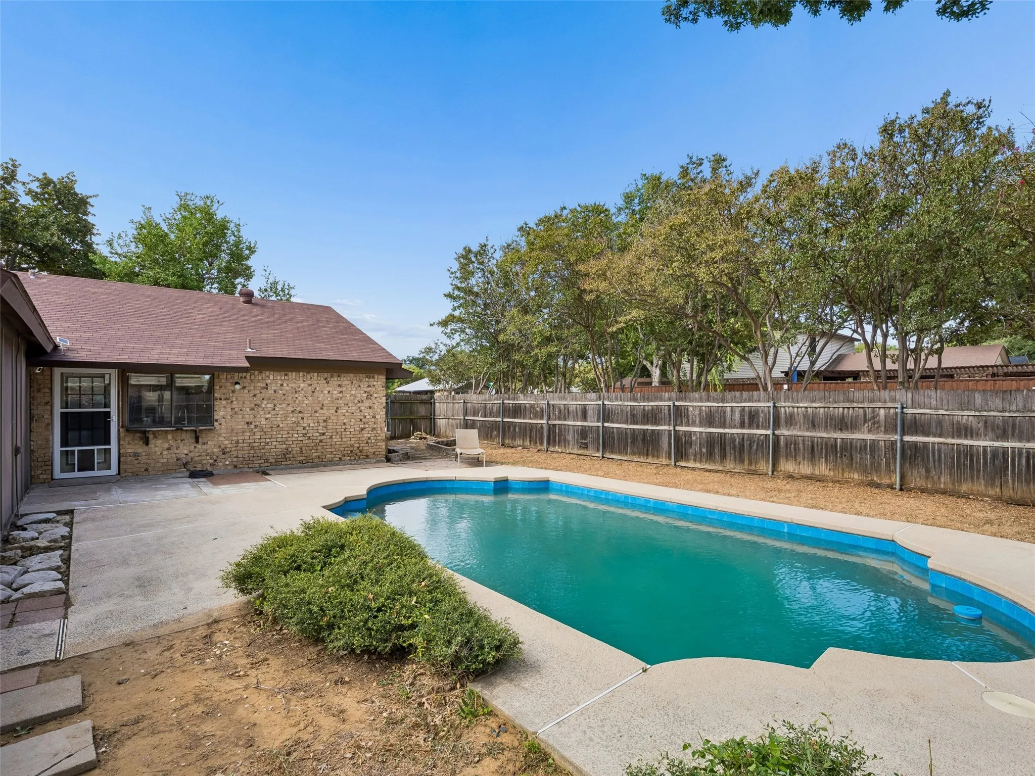 Single Family Residence For Sale in Denton County , 733 Red Wing Drive, Lewisville, Texas 75067, 3 Bedroom, 2 Bathroom, 2 Garage spaces, 1,581 Sqft, built in 1978, mls#21379960, Real Estate Agent in Lewisville, Homes For Sale in Denton county, Homes For Sale in Lewisville, Realtor in Lewisville Texas, Real Estate Brokerage Independent Realty Texas, Luminita Cordes Realtor