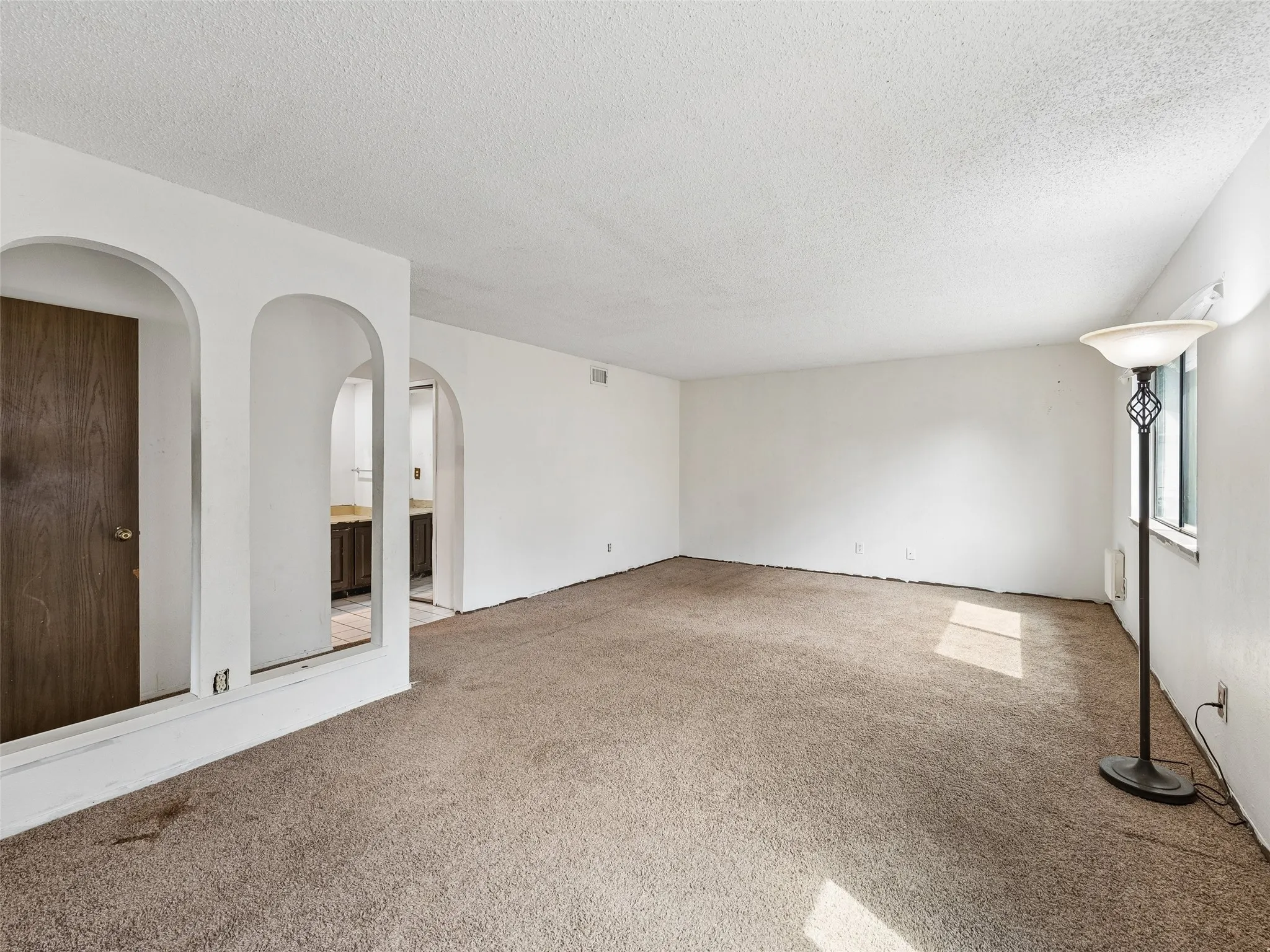 Single Family Residence For Sale in Denton County , 733 Red Wing Drive, Lewisville, Texas 75067, 3 Bedroom, 2 Bathroom, 2 Garage spaces, 1,581 Sqft, built in 1978, mls#21379960, Real Estate Agent in Lewisville, Homes For Sale in Denton county, Homes For Sale in Lewisville, Realtor in Lewisville Texas, Real Estate Brokerage Independent Realty Texas, Luminita Cordes Realtor