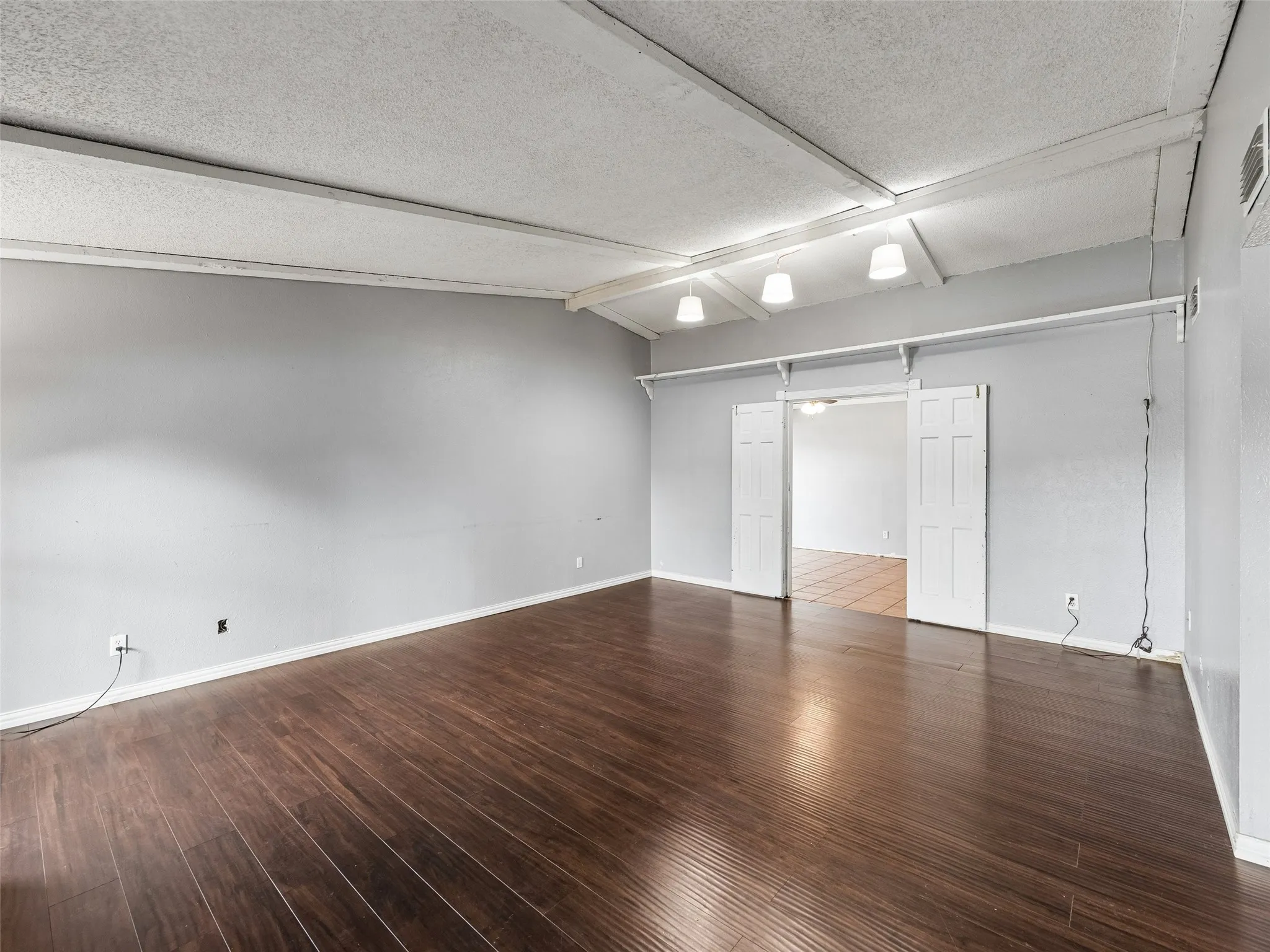 Single Family Residence For Sale in Denton County , 733 Red Wing Drive, Lewisville, Texas 75067, 3 Bedroom, 2 Bathroom, 2 Garage spaces, 1,581 Sqft, built in 1978, mls#21379960, Real Estate Agent in Lewisville, Homes For Sale in Denton county, Homes For Sale in Lewisville, Realtor in Lewisville Texas, Real Estate Brokerage Independent Realty Texas, Luminita Cordes Realtor