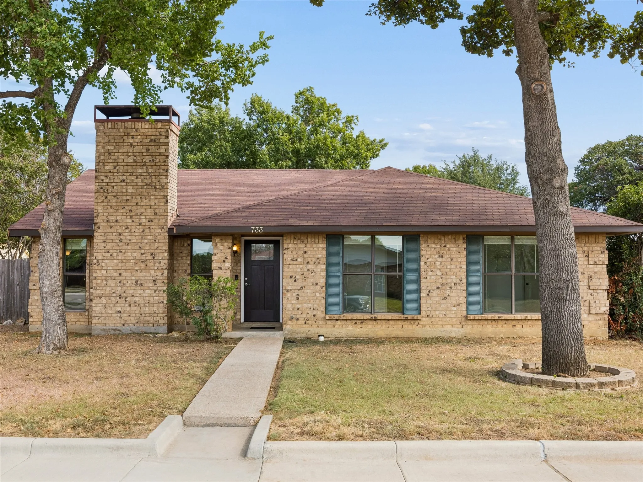 Single Family Residence For Sale in Denton County , 733 Red Wing Drive, Lewisville, Texas 75067, 3 Bedroom, 2 Bathroom, 2 Garage spaces, 1,581 Sqft, built in 1978, mls#21379960, Real Estate Agent in Lewisville, Homes For Sale in Denton county, Homes For Sale in Lewisville, Realtor in Lewisville Texas, Real Estate Brokerage Independent Realty Texas, Luminita Cordes Realtor