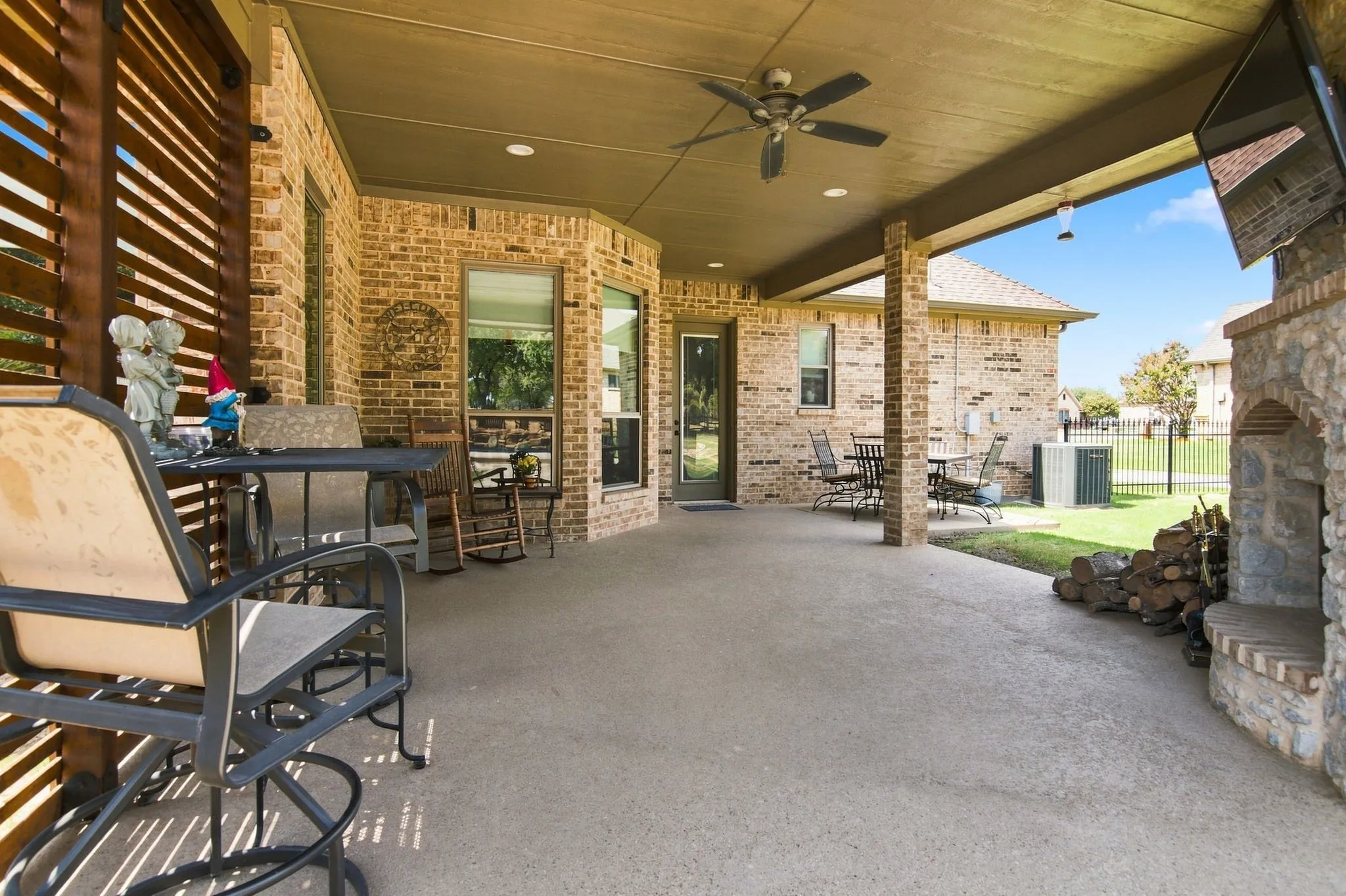Single Family Residence For Sale in Tarrant County , 14024 Edgemon Way, Newark, Texas 76071, 5 Bedroom, 4 Bathroom, 3 Garage spaces, 3,456 Sqft, built in 2006, mls#21378525, Real Estate Agent in Newark, Homes For Sale in Tarrant county, Homes For Sale in Newark, Realtor in Newark Texas, Real Estate Brokerage Independent Realty Texas, Luminita Cordes Realtor