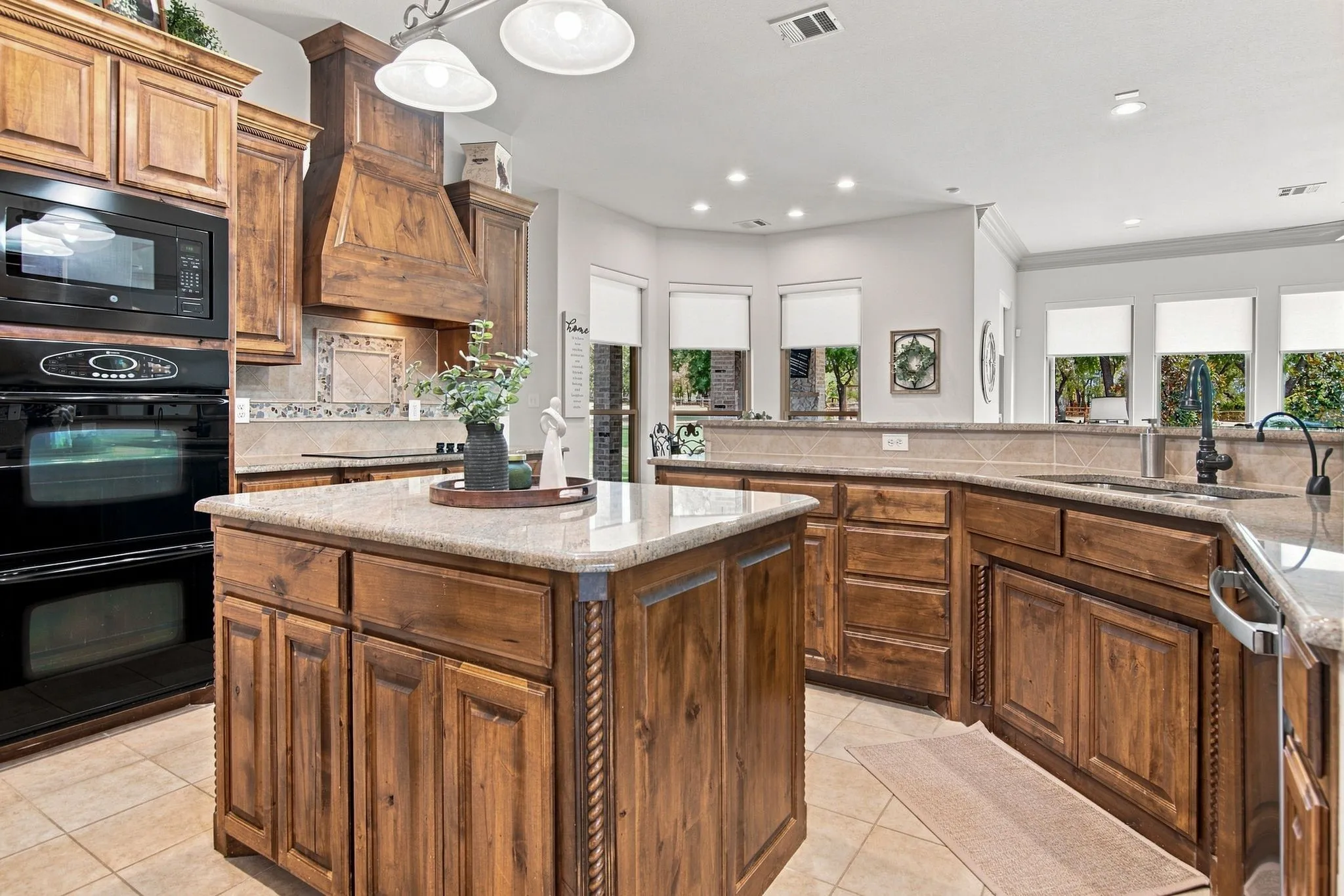 Single Family Residence For Sale in Tarrant County , 14024 Edgemon Way, Newark, Texas 76071, 5 Bedroom, 4 Bathroom, 3 Garage spaces, 3,456 Sqft, built in 2006, mls#21378525, Real Estate Agent in Newark, Homes For Sale in Tarrant county, Homes For Sale in Newark, Realtor in Newark Texas, Real Estate Brokerage Independent Realty Texas, Luminita Cordes Realtor