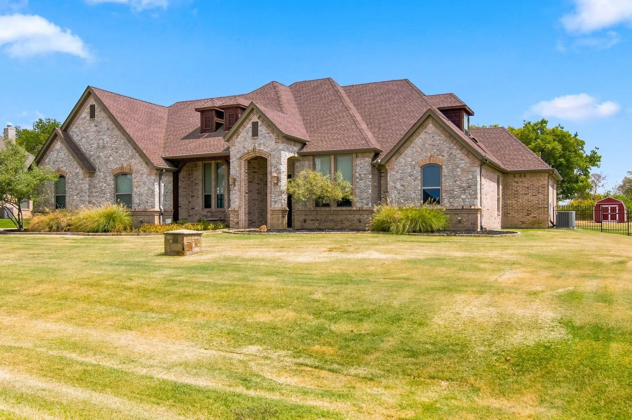Single Family Residence For Sale in Tarrant County , 14024 Edgemon Way, Newark, Texas 76071, 5 Bedroom, 4 Bathroom, 3 Garage spaces, 3,456 Sqft, built in 2006, mls#21378525, Real Estate Agent in Newark, Homes For Sale in Tarrant county, Homes For Sale in Newark, Realtor in Newark Texas, Real Estate Brokerage Independent Realty Texas, Luminita Cordes Realtor