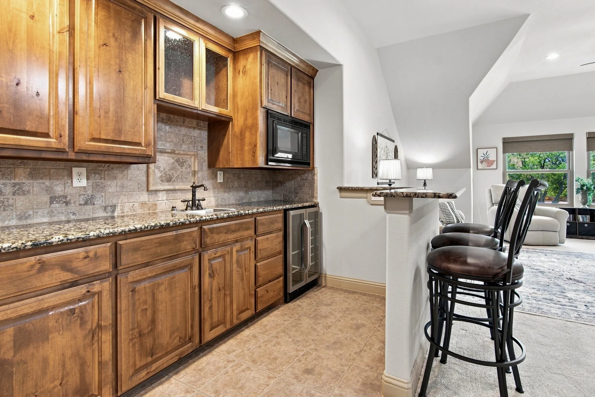 Single Family Residence For Sale in Tarrant County , 14024 Edgemon Way, Newark, Texas 76071, 5 Bedroom, 4 Bathroom, 3 Garage spaces, 3,456 Sqft, built in 2006, mls#21378525, Real Estate Agent in Newark, Homes For Sale in Tarrant county, Homes For Sale in Newark, Realtor in Newark Texas, Real Estate Brokerage Independent Realty Texas, Luminita Cordes Realtor