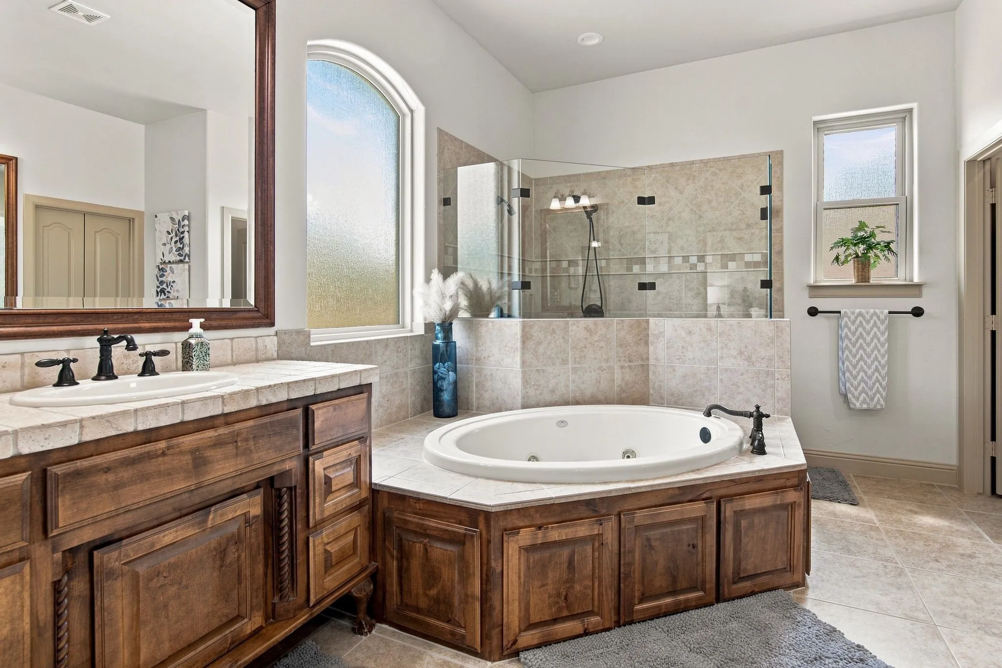 Single Family Residence For Sale in Tarrant County , 14024 Edgemon Way, Newark, Texas 76071, 5 Bedroom, 4 Bathroom, 3 Garage spaces, 3,456 Sqft, built in 2006, mls#21378525, Real Estate Agent in Newark, Homes For Sale in Tarrant county, Homes For Sale in Newark, Realtor in Newark Texas, Real Estate Brokerage Independent Realty Texas, Luminita Cordes Realtor