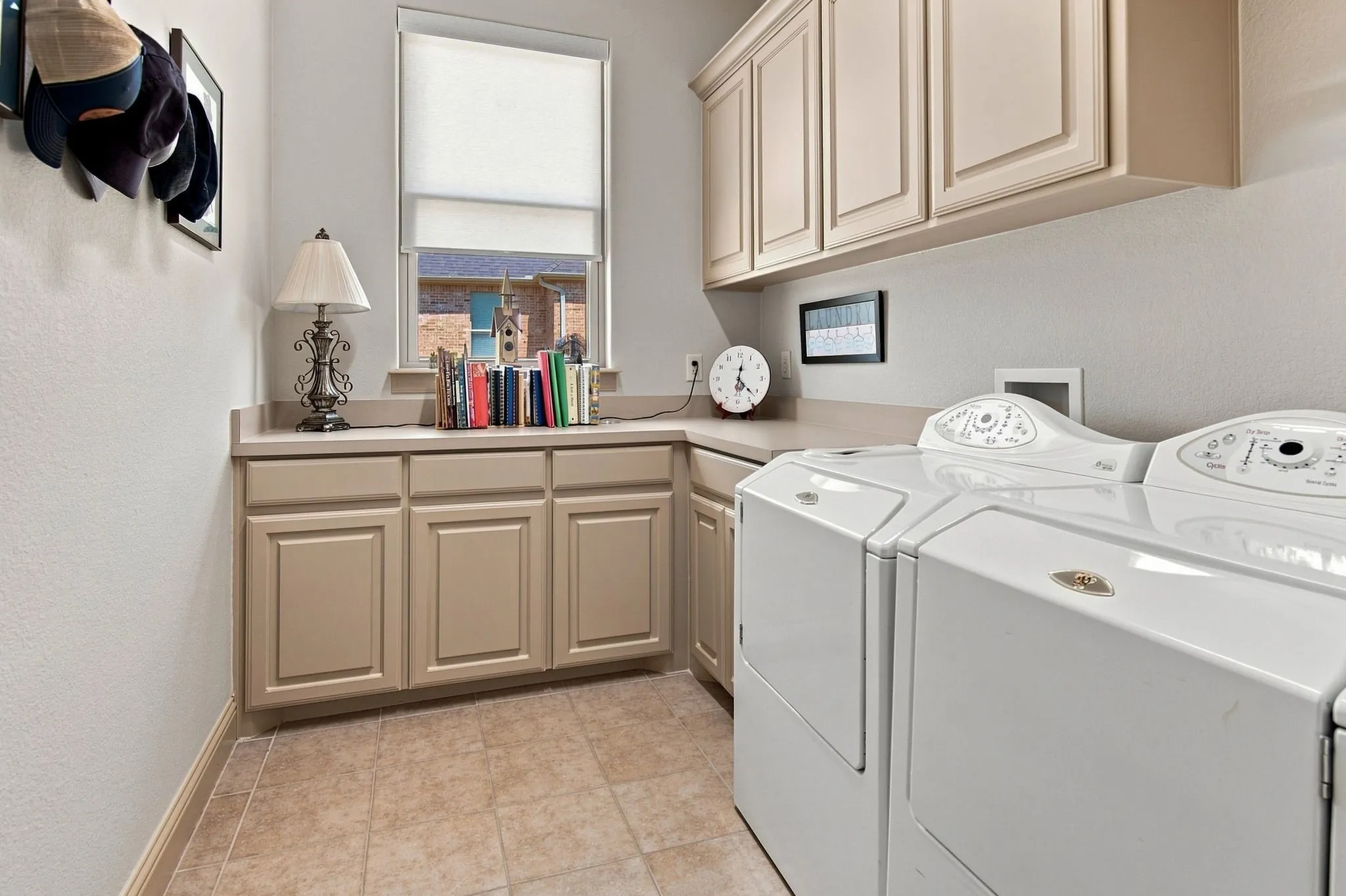 Single Family Residence For Sale in Tarrant County , 14024 Edgemon Way, Newark, Texas 76071, 5 Bedroom, 4 Bathroom, 3 Garage spaces, 3,456 Sqft, built in 2006, mls#21378525, Real Estate Agent in Newark, Homes For Sale in Tarrant county, Homes For Sale in Newark, Realtor in Newark Texas, Real Estate Brokerage Independent Realty Texas, Luminita Cordes Realtor