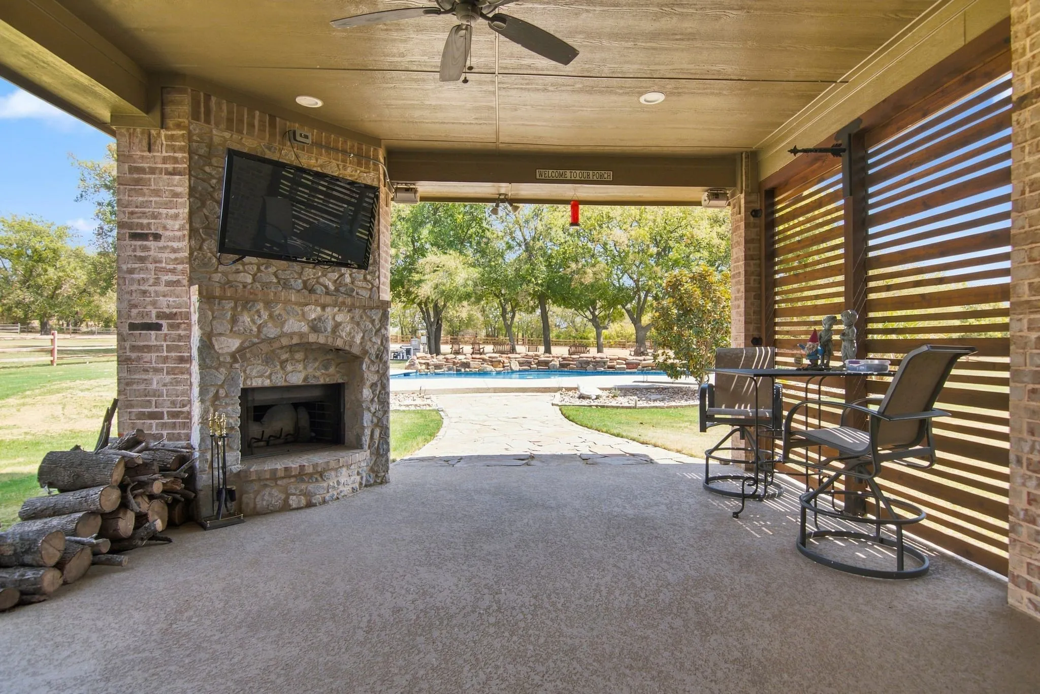 Single Family Residence For Sale in Tarrant County , 14024 Edgemon Way, Newark, Texas 76071, 5 Bedroom, 4 Bathroom, 3 Garage spaces, 3,456 Sqft, built in 2006, mls#21378525, Real Estate Agent in Newark, Homes For Sale in Tarrant county, Homes For Sale in Newark, Realtor in Newark Texas, Real Estate Brokerage Independent Realty Texas, Luminita Cordes Realtor