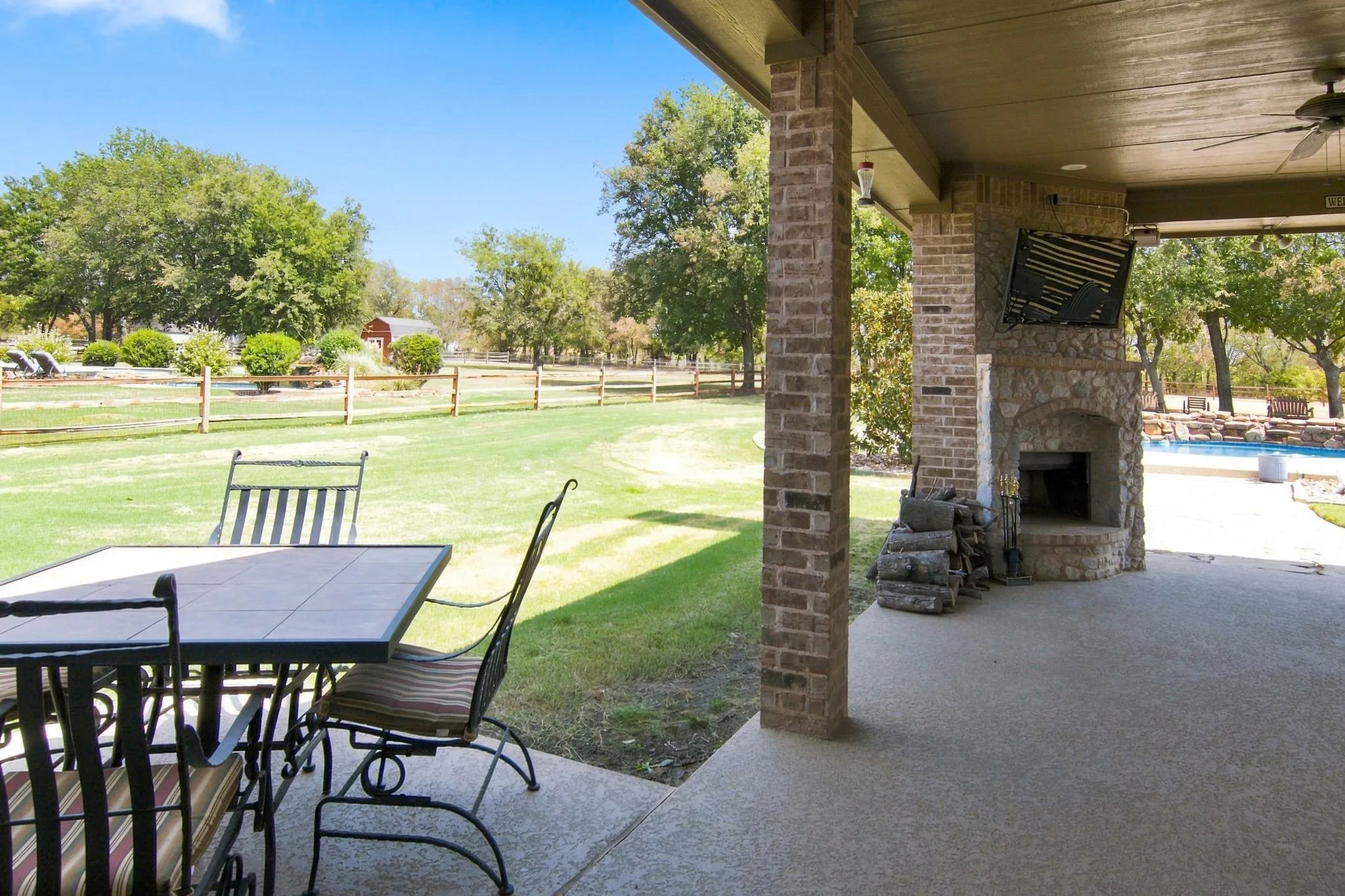 Single Family Residence For Sale in Tarrant County , 14024 Edgemon Way, Newark, Texas 76071, 5 Bedroom, 4 Bathroom, 3 Garage spaces, 3,456 Sqft, built in 2006, mls#21378525, Real Estate Agent in Newark, Homes For Sale in Tarrant county, Homes For Sale in Newark, Realtor in Newark Texas, Real Estate Brokerage Independent Realty Texas, Luminita Cordes Realtor