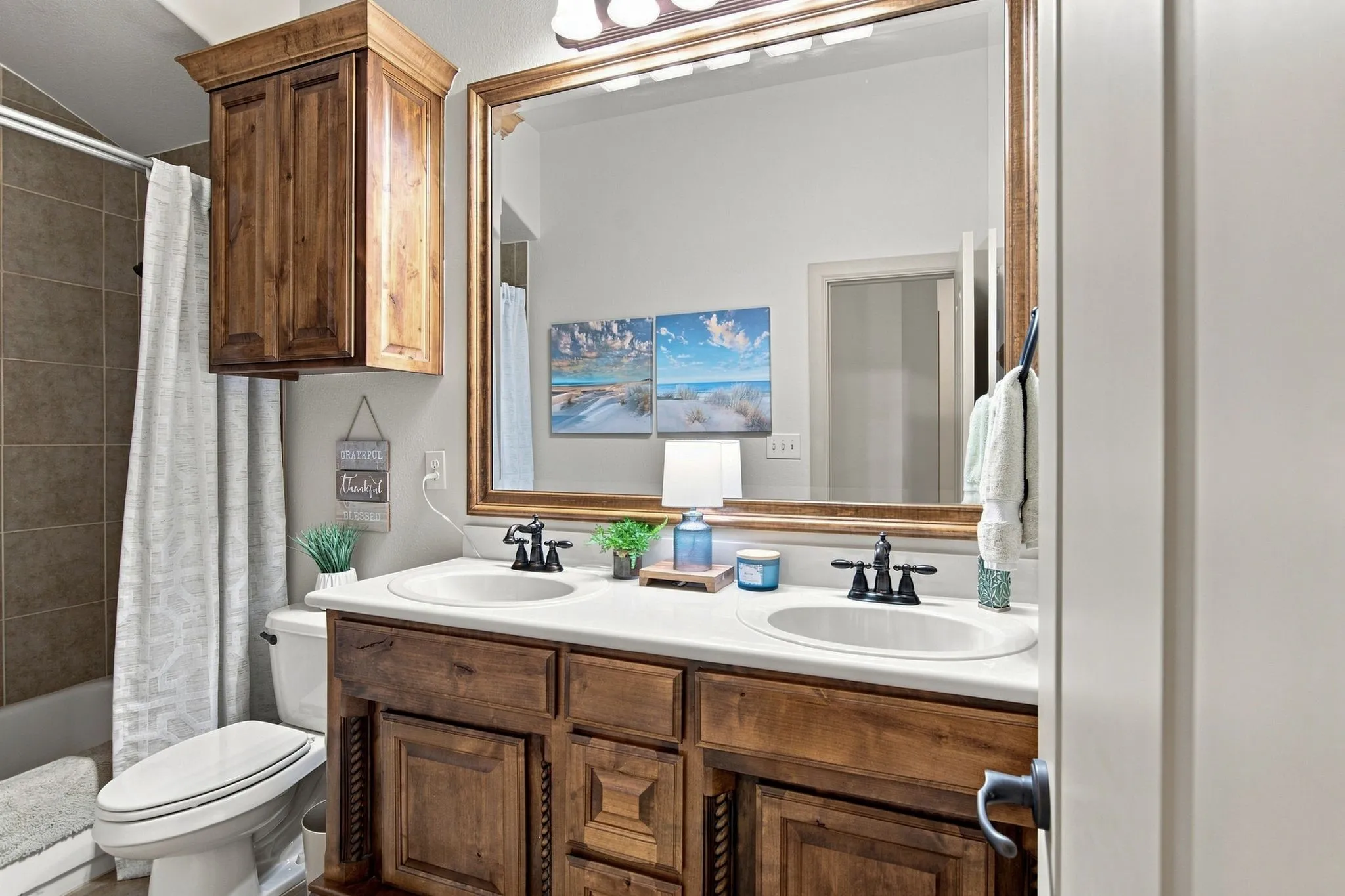 Single Family Residence For Sale in Tarrant County , 14024 Edgemon Way, Newark, Texas 76071, 5 Bedroom, 4 Bathroom, 3 Garage spaces, 3,456 Sqft, built in 2006, mls#21378525, Real Estate Agent in Newark, Homes For Sale in Tarrant county, Homes For Sale in Newark, Realtor in Newark Texas, Real Estate Brokerage Independent Realty Texas, Luminita Cordes Realtor