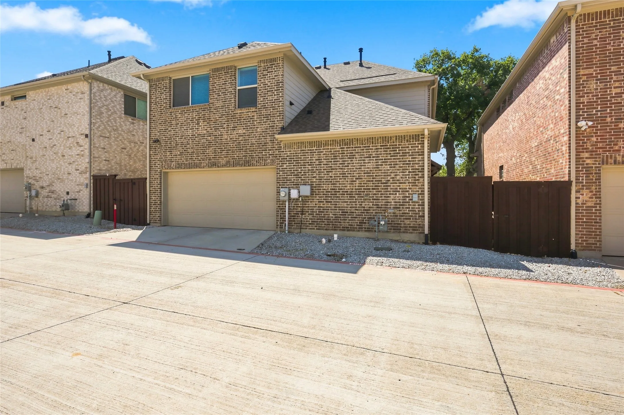 Single Family Residence For Rent in Dallas County , 630 Patriot Lane, Irving, Texas 75060, 3 Bedroom, 3 Bathroom, 2 Garage spaces, 2,100 Sqft, built in 2020, mls#21380194, Real Estate Agent in Irving, Homes For Rent in Dallas county, Homes For Rent in Irving, Realtor in Irving Texas, Real Estate Brokerage Independent Realty Texas, Luminita Cordes Realtor