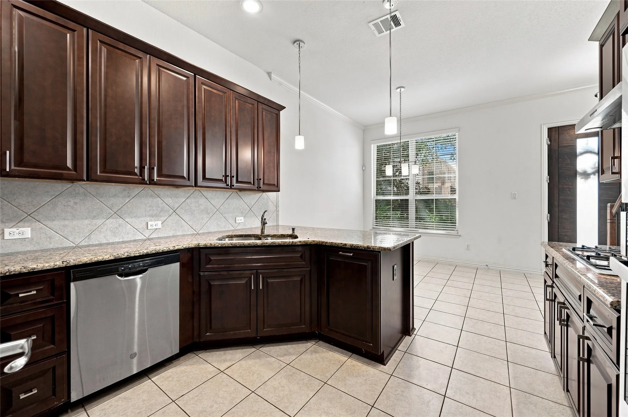 Single Family Residence For Rent in Dallas County , 630 Patriot Lane, Irving, Texas 75060, 3 Bedroom, 3 Bathroom, 2 Garage spaces, 2,100 Sqft, built in 2020, mls#21380194, Real Estate Agent in Irving, Homes For Rent in Dallas county, Homes For Rent in Irving, Realtor in Irving Texas, Real Estate Brokerage Independent Realty Texas, Luminita Cordes Realtor