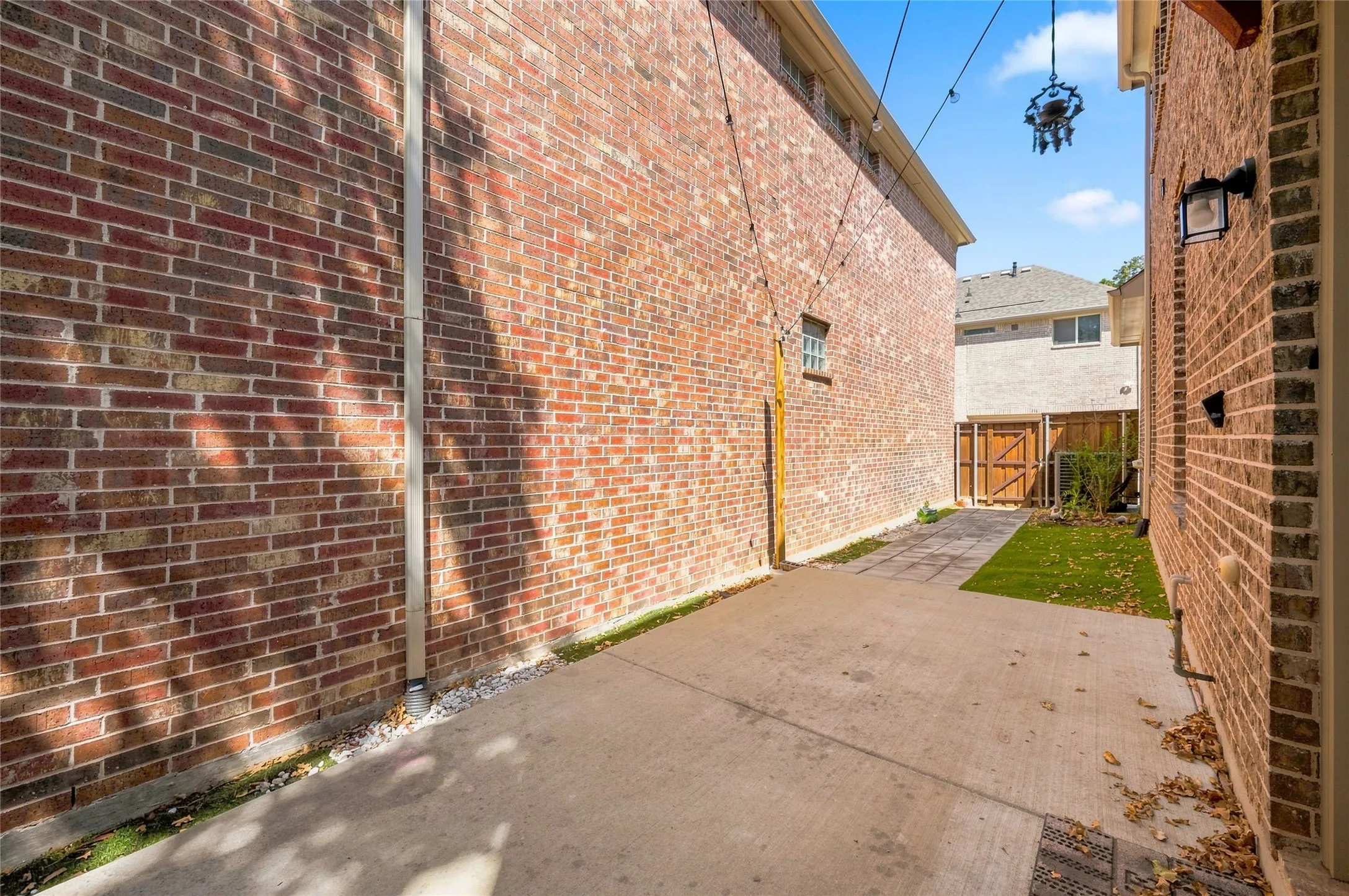 Single Family Residence For Rent in Dallas County , 630 Patriot Lane, Irving, Texas 75060, 3 Bedroom, 3 Bathroom, 2 Garage spaces, 2,100 Sqft, built in 2020, mls#21380194, Real Estate Agent in Irving, Homes For Rent in Dallas county, Homes For Rent in Irving, Realtor in Irving Texas, Real Estate Brokerage Independent Realty Texas, Luminita Cordes Realtor
