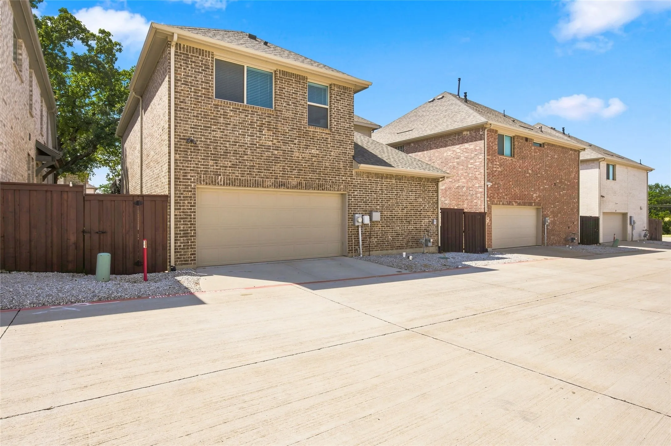 Single Family Residence For Rent in Dallas County , 630 Patriot Lane, Irving, Texas 75060, 3 Bedroom, 3 Bathroom, 2 Garage spaces, 2,100 Sqft, built in 2020, mls#21380194, Real Estate Agent in Irving, Homes For Rent in Dallas county, Homes For Rent in Irving, Realtor in Irving Texas, Real Estate Brokerage Independent Realty Texas, Luminita Cordes Realtor