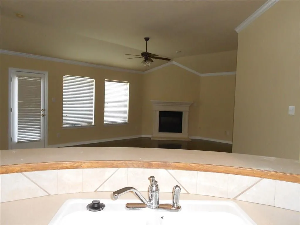 Single Family Residence For Rent in Tarrant County , 8600 Western Meadows Drive, Fort Worth, Texas 76244, 3 Bedroom, 2 Bathroom, 2 Garage spaces, 1,869 Sqft, built in 2001, mls#21380203, Real Estate Agent in Fort Worth, Homes For Rent in Tarrant county, Homes For Rent in Fort Worth, Realtor in Fort Worth Texas, Real Estate Brokerage Independent Realty Texas, Luminita Cordes Realtor