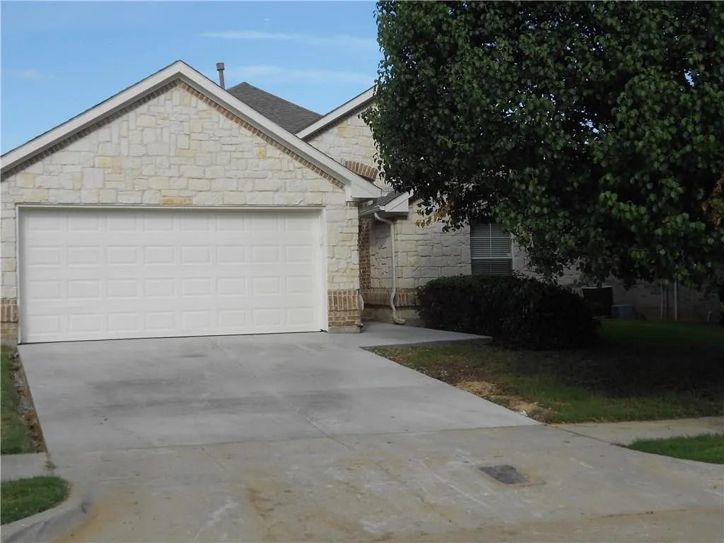 Single Family Residence For Rent in Tarrant County , 8600 Western Meadows Drive, Fort Worth, Texas 76244, 3 Bedroom, 2 Bathroom, 2 Garage spaces, 1,869 Sqft, built in 2001, mls#21380203, Real Estate Agent in Fort Worth, Homes For Rent in Tarrant county, Homes For Rent in Fort Worth, Realtor in Fort Worth Texas, Real Estate Brokerage Independent Realty Texas, Luminita Cordes Realtor