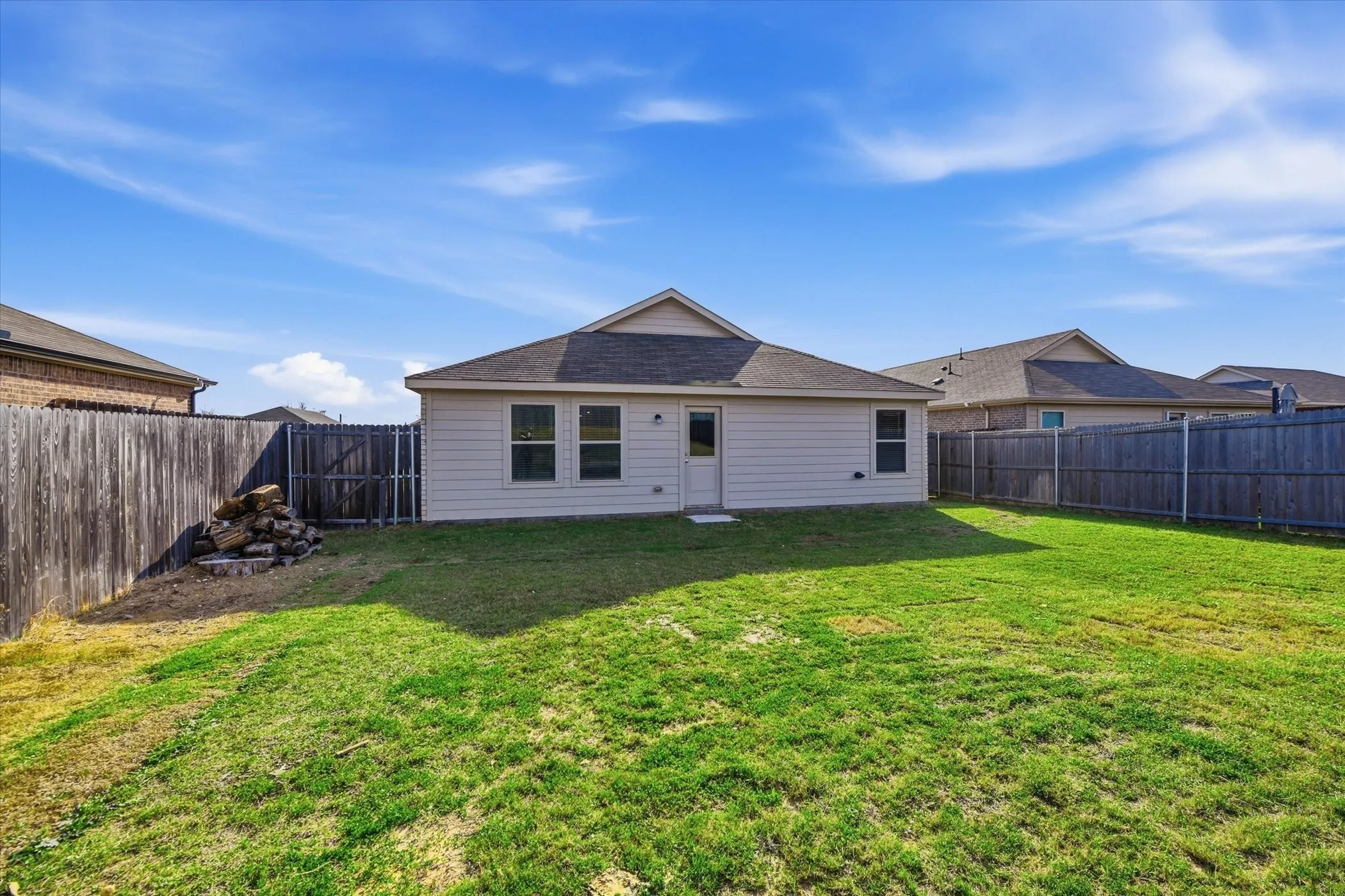 Single Family Residence For Rent in Tarrant County , 1393 Beach Drive, Pelican Bay, Texas 76020, 4 Bedroom, 4 Bathroom, 2 Garage spaces, 1,725 Sqft, built in 2022, mls#21380204, Real Estate Agent in Pelican Bay, Homes For Rent in Tarrant county, Homes For Rent in Pelican Bay, Realtor in Pelican Bay Texas, Real Estate Brokerage Independent Realty Texas, Luminita Cordes Realtor