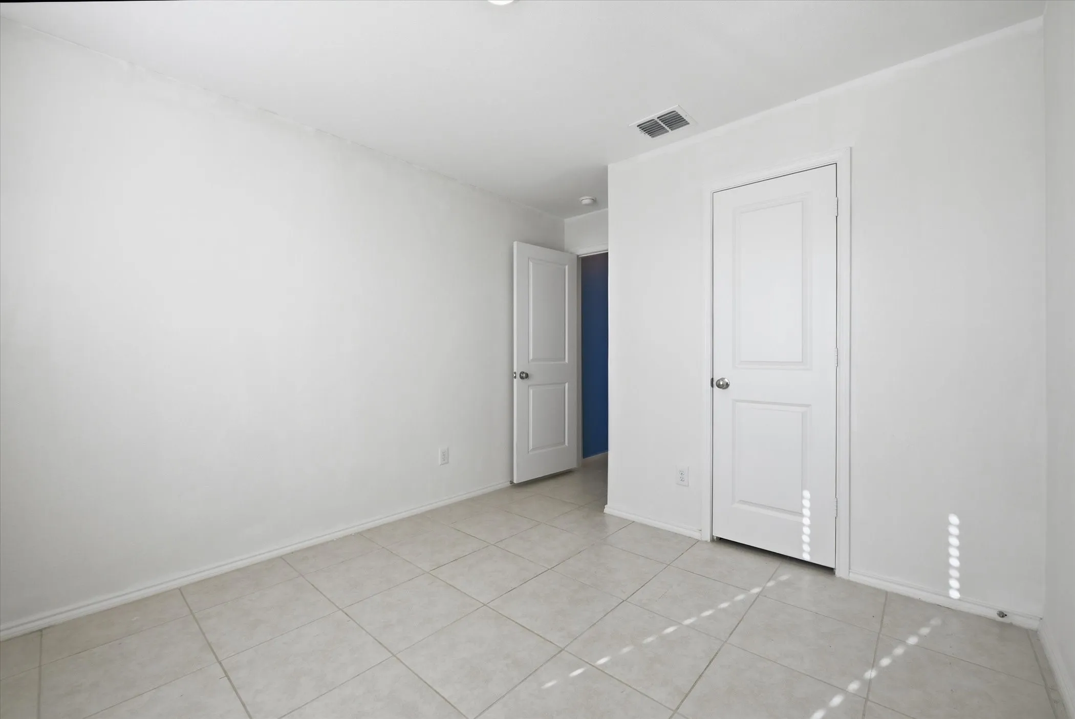 Single Family Residence For Rent in Tarrant County , 1393 Beach Drive, Pelican Bay, Texas 76020, 4 Bedroom, 4 Bathroom, 2 Garage spaces, 1,725 Sqft, built in 2022, mls#21380204, Real Estate Agent in Pelican Bay, Homes For Rent in Tarrant county, Homes For Rent in Pelican Bay, Realtor in Pelican Bay Texas, Real Estate Brokerage Independent Realty Texas, Luminita Cordes Realtor