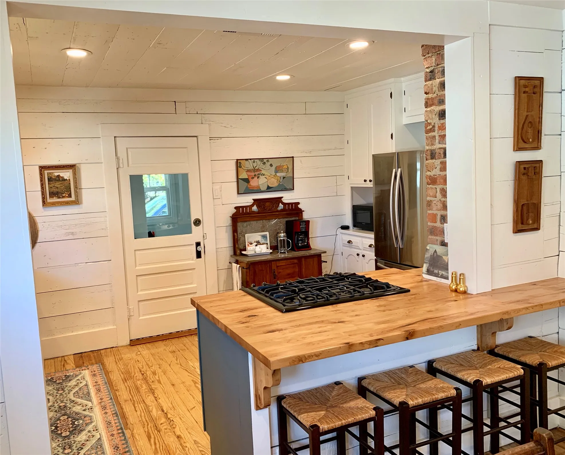 Single Family Residence For Rent in Denton County , 1804 N Elm Street, Denton, Texas 76201, 2 Bedroom, 2 Bathroom, Garage spaces, 1,071 Sqft, built in 1955, mls#21379857, Real Estate Agent in Denton, Homes For Rent in Denton county, Homes For Rent in Denton, Realtor in Denton Texas, Real Estate Brokerage Independent Realty Texas, Luminita Cordes Realtor