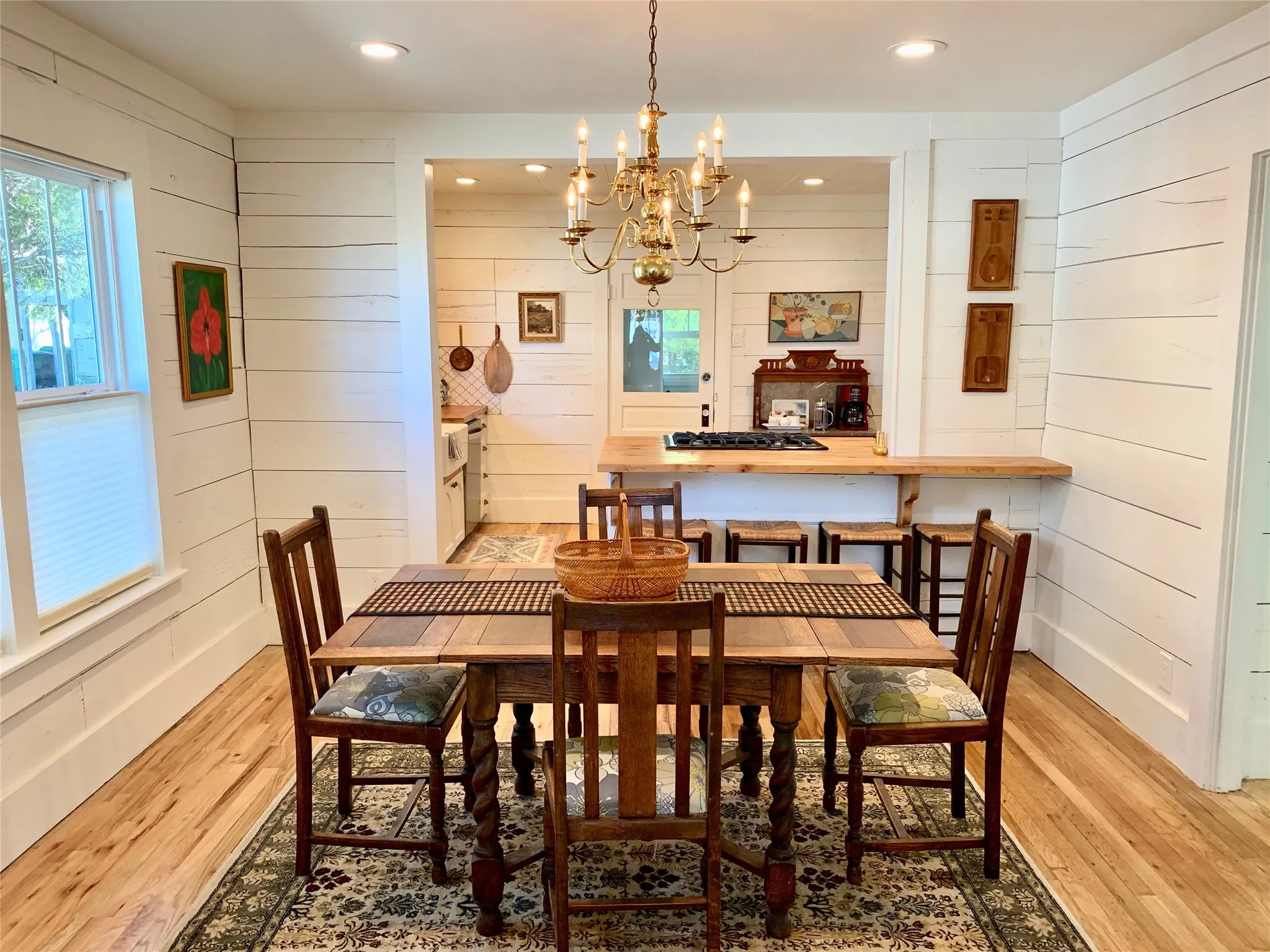Single Family Residence For Rent in Denton County , 1804 N Elm Street, Denton, Texas 76201, 2 Bedroom, 2 Bathroom, Garage spaces, 1,071 Sqft, built in 1955, mls#21379857, Real Estate Agent in Denton, Homes For Rent in Denton county, Homes For Rent in Denton, Realtor in Denton Texas, Real Estate Brokerage Independent Realty Texas, Luminita Cordes Realtor