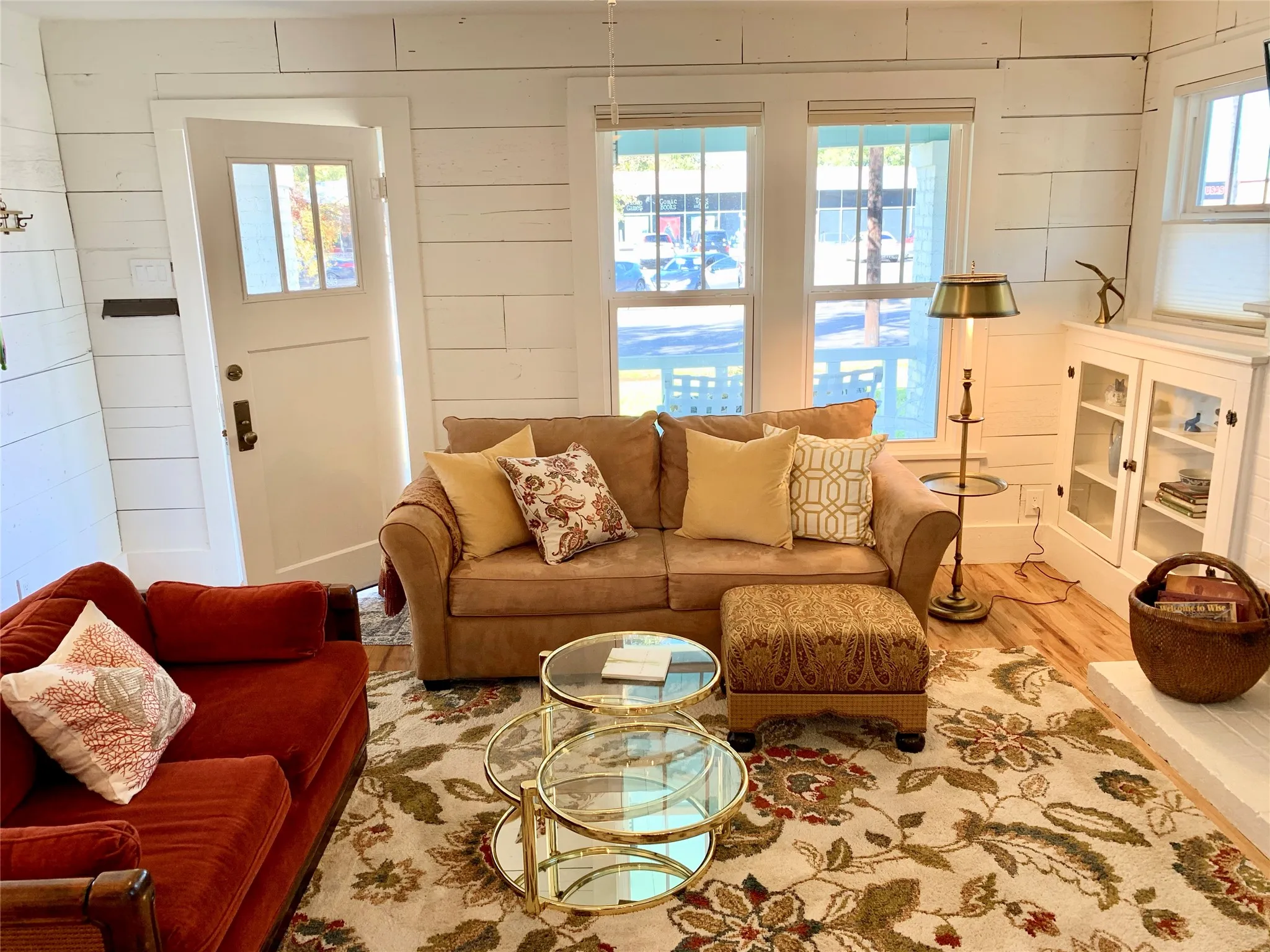 Single Family Residence For Rent in Denton County , 1804 N Elm Street, Denton, Texas 76201, 2 Bedroom, 2 Bathroom, Garage spaces, 1,071 Sqft, built in 1955, mls#21379857, Real Estate Agent in Denton, Homes For Rent in Denton county, Homes For Rent in Denton, Realtor in Denton Texas, Real Estate Brokerage Independent Realty Texas, Luminita Cordes Realtor
