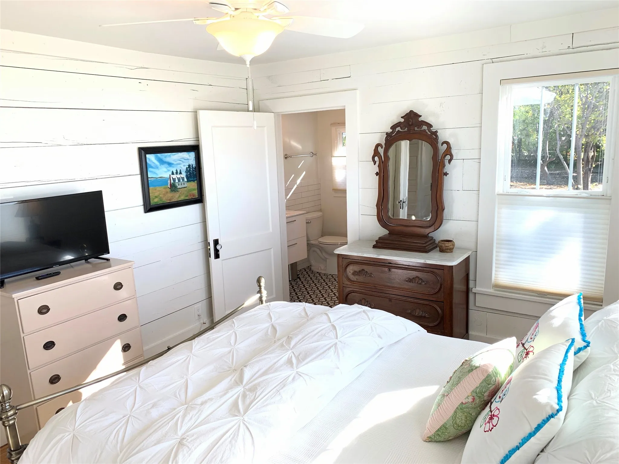 Single Family Residence For Rent in Denton County , 1804 N Elm Street, Denton, Texas 76201, 2 Bedroom, 2 Bathroom, Garage spaces, 1,071 Sqft, built in 1955, mls#21379857, Real Estate Agent in Denton, Homes For Rent in Denton county, Homes For Rent in Denton, Realtor in Denton Texas, Real Estate Brokerage Independent Realty Texas, Luminita Cordes Realtor