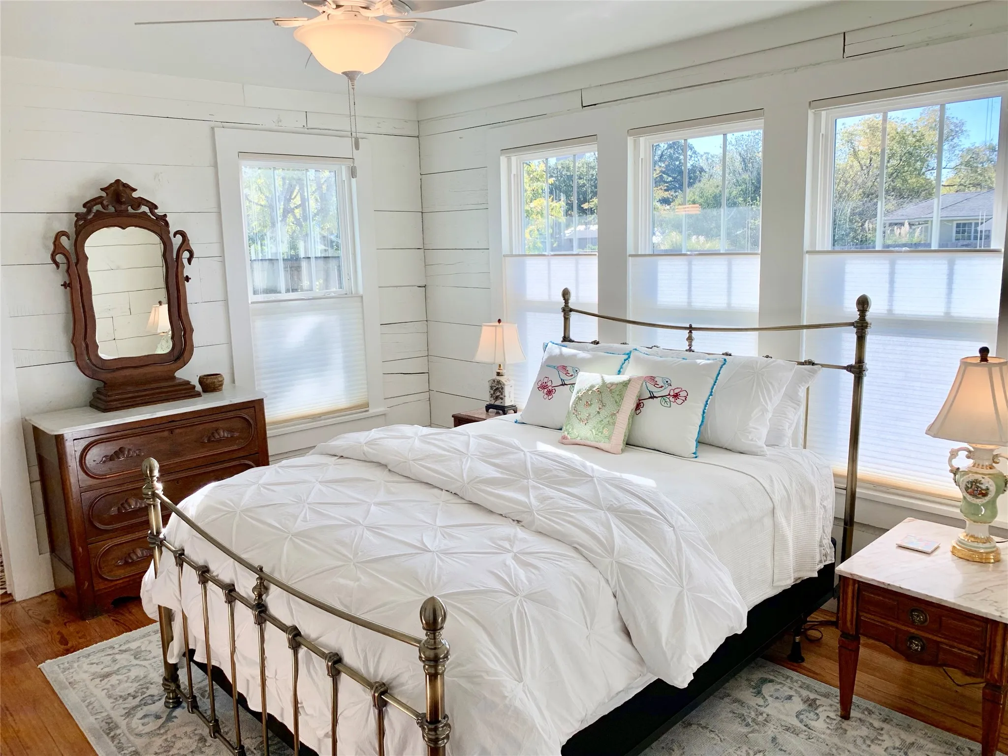 Single Family Residence For Rent in Denton County , 1804 N Elm Street, Denton, Texas 76201, 2 Bedroom, 2 Bathroom, Garage spaces, 1,071 Sqft, built in 1955, mls#21379857, Real Estate Agent in Denton, Homes For Rent in Denton county, Homes For Rent in Denton, Realtor in Denton Texas, Real Estate Brokerage Independent Realty Texas, Luminita Cordes Realtor