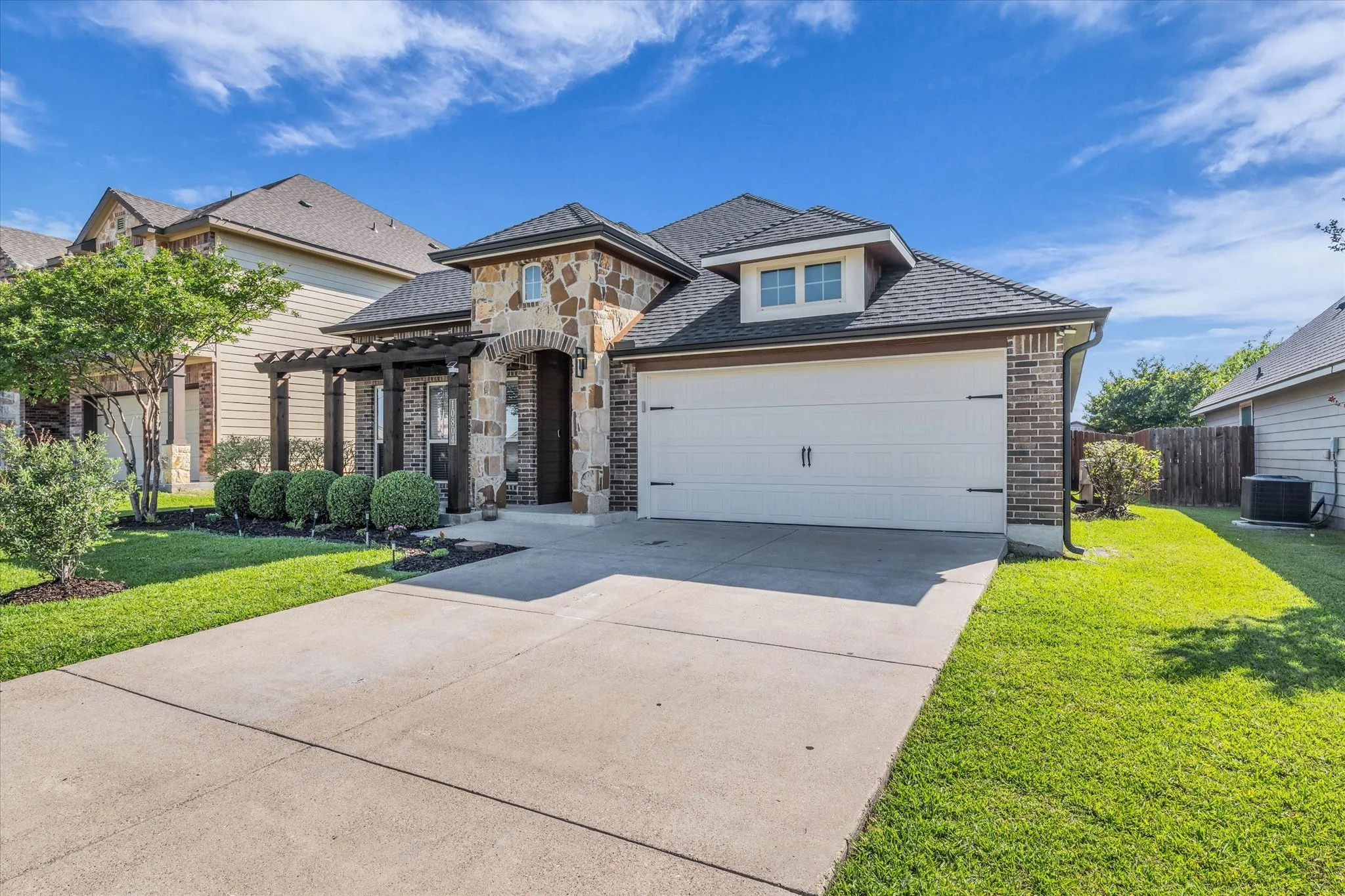 Single Family Residence For Rent in Mc Lennan County , 10804 Aurora Drive, Waco, Texas 76708, 3 Bedroom, 2 Bathroom, 2 Garage spaces, 1,875 Sqft, built in 2015, mls#21380200, Real Estate Agent in Waco, Homes For Rent in Mc Lennan county, Homes For Rent in Waco, Realtor in Waco Texas, Real Estate Brokerage Independent Realty Texas, Luminita Cordes Realtor