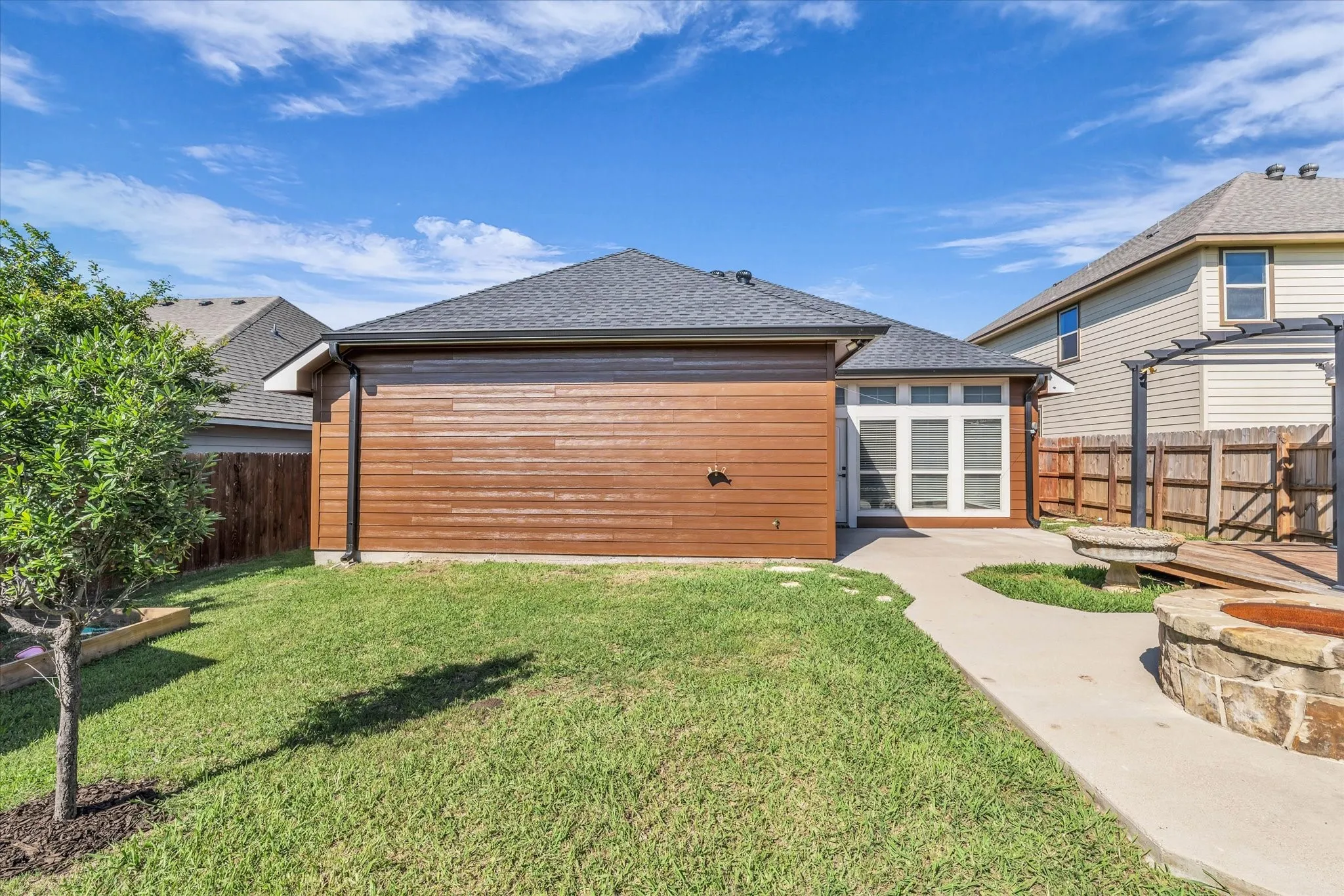 Single Family Residence For Rent in Mc Lennan County , 10804 Aurora Drive, Waco, Texas 76708, 3 Bedroom, 2 Bathroom, 2 Garage spaces, 1,875 Sqft, built in 2015, mls#21380200, Real Estate Agent in Waco, Homes For Rent in Mc Lennan county, Homes For Rent in Waco, Realtor in Waco Texas, Real Estate Brokerage Independent Realty Texas, Luminita Cordes Realtor
