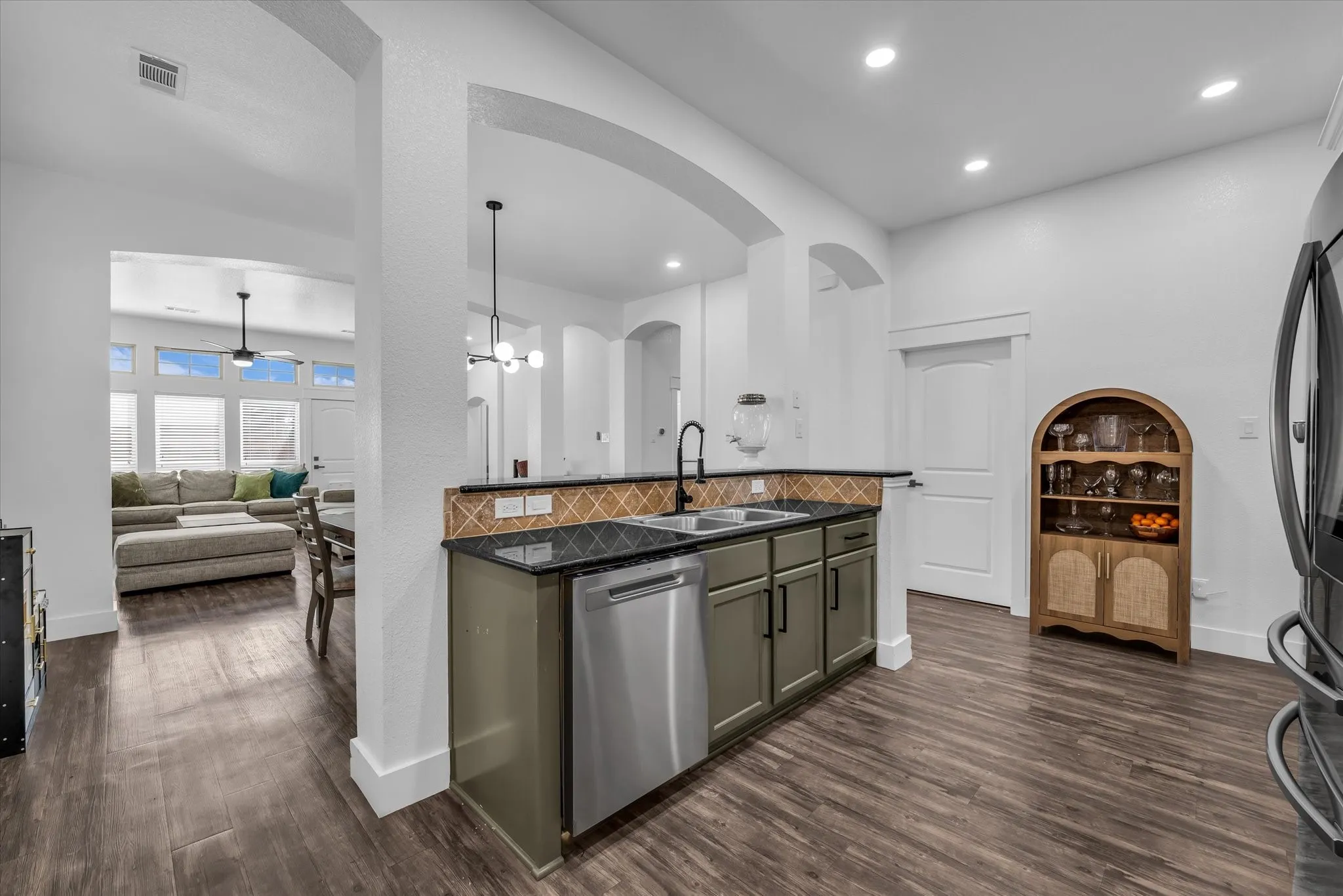 Single Family Residence For Rent in Mc Lennan County , 10804 Aurora Drive, Waco, Texas 76708, 3 Bedroom, 2 Bathroom, 2 Garage spaces, 1,875 Sqft, built in 2015, mls#21380200, Real Estate Agent in Waco, Homes For Rent in Mc Lennan county, Homes For Rent in Waco, Realtor in Waco Texas, Real Estate Brokerage Independent Realty Texas, Luminita Cordes Realtor