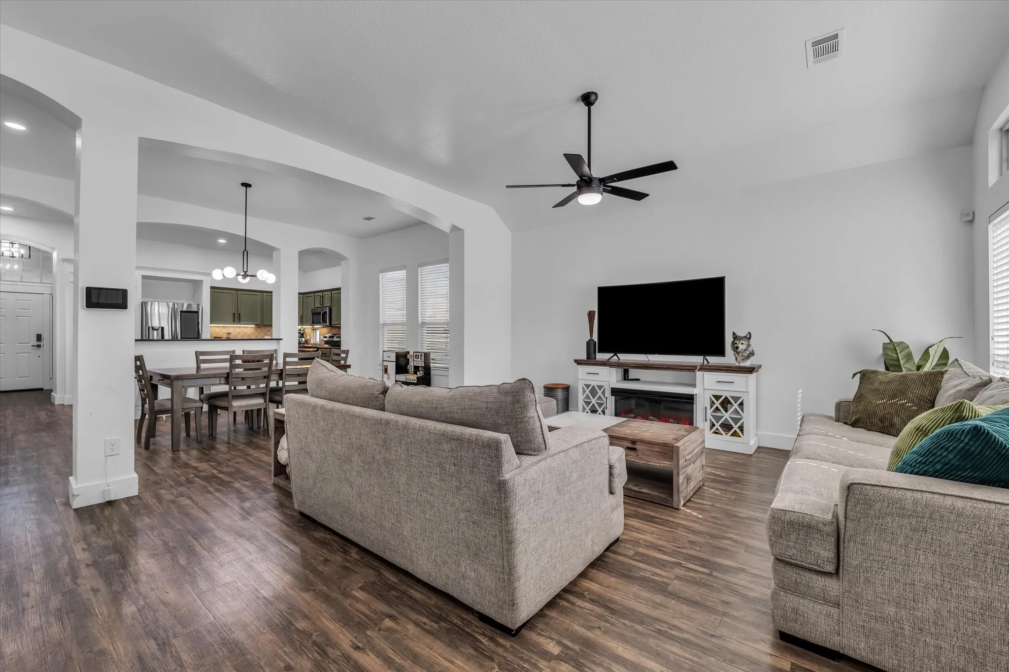 Single Family Residence For Rent in Mc Lennan County , 10804 Aurora Drive, Waco, Texas 76708, 3 Bedroom, 2 Bathroom, 2 Garage spaces, 1,875 Sqft, built in 2015, mls#21380200, Real Estate Agent in Waco, Homes For Rent in Mc Lennan county, Homes For Rent in Waco, Realtor in Waco Texas, Real Estate Brokerage Independent Realty Texas, Luminita Cordes Realtor