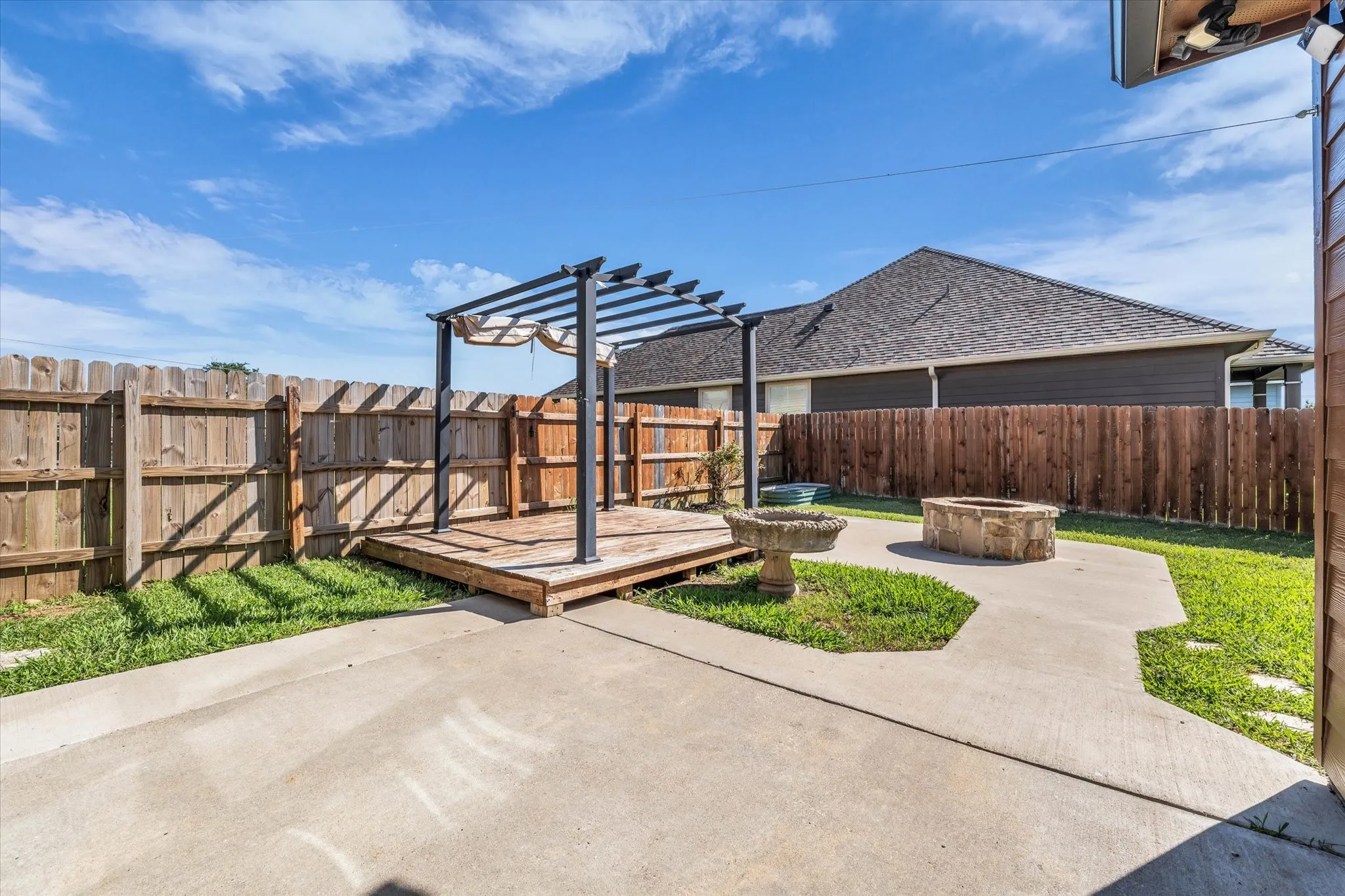 Single Family Residence For Rent in Mc Lennan County , 10804 Aurora Drive, Waco, Texas 76708, 3 Bedroom, 2 Bathroom, 2 Garage spaces, 1,875 Sqft, built in 2015, mls#21380200, Real Estate Agent in Waco, Homes For Rent in Mc Lennan county, Homes For Rent in Waco, Realtor in Waco Texas, Real Estate Brokerage Independent Realty Texas, Luminita Cordes Realtor