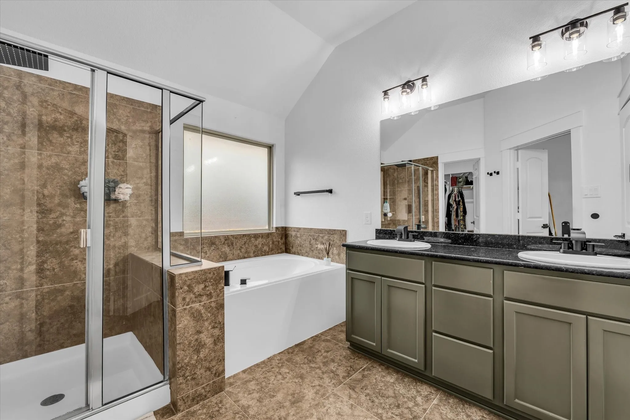 Single Family Residence For Rent in Mc Lennan County , 10804 Aurora Drive, Waco, Texas 76708, 3 Bedroom, 2 Bathroom, 2 Garage spaces, 1,875 Sqft, built in 2015, mls#21380200, Real Estate Agent in Waco, Homes For Rent in Mc Lennan county, Homes For Rent in Waco, Realtor in Waco Texas, Real Estate Brokerage Independent Realty Texas, Luminita Cordes Realtor